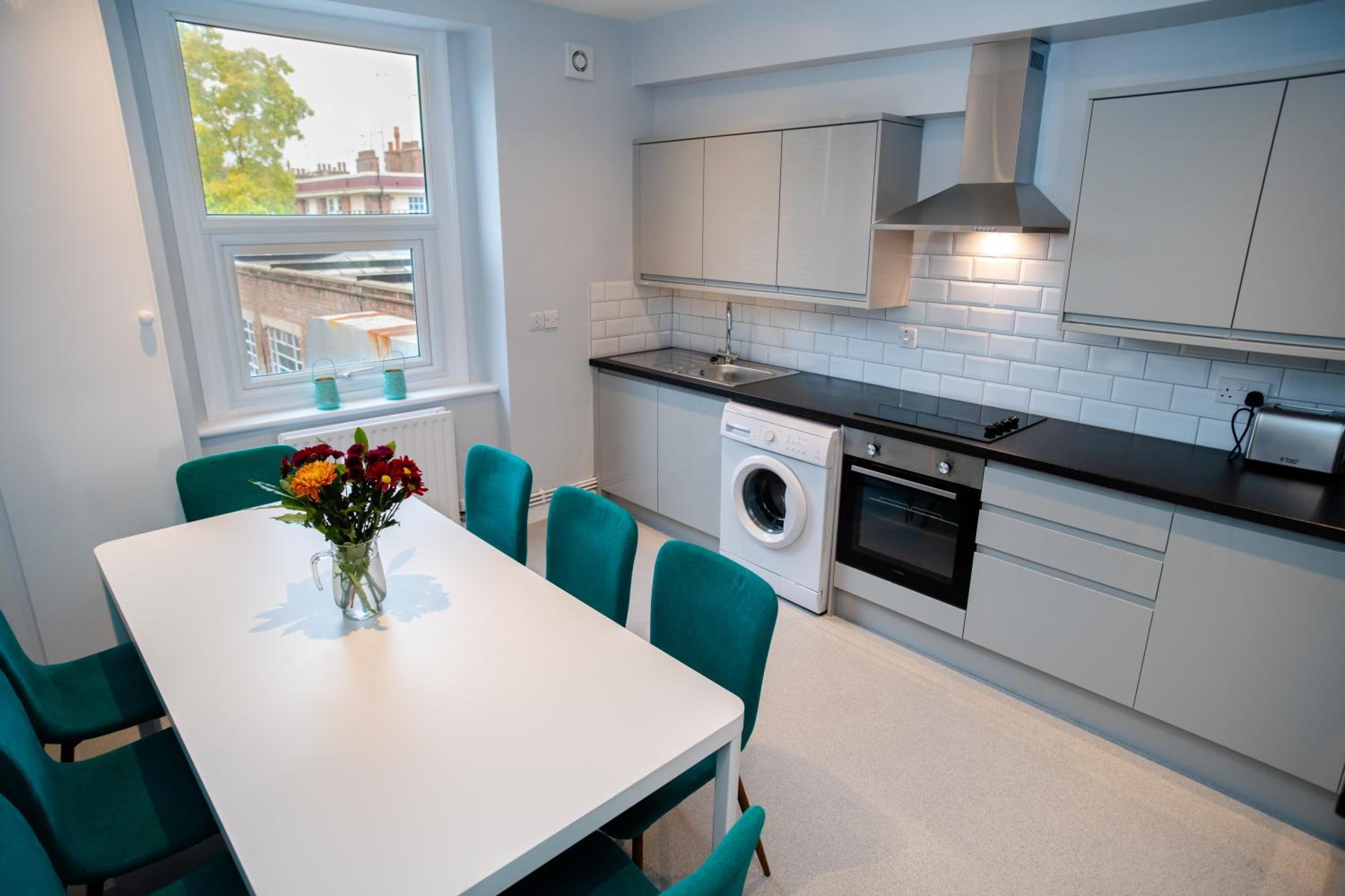 Two Bedroom Duplex in Angel HIgh Street