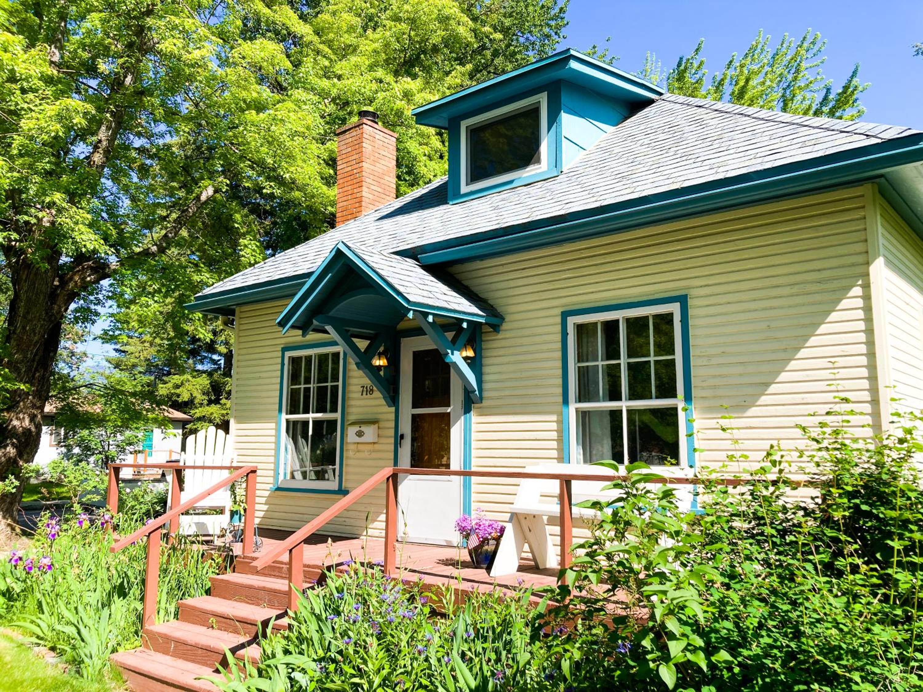 DT basecamp w/chef kitchen, yard & dog friendly view 3