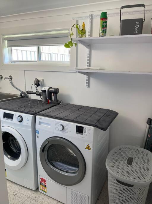 Bright, Cosy Cottage Central To Town - CBD