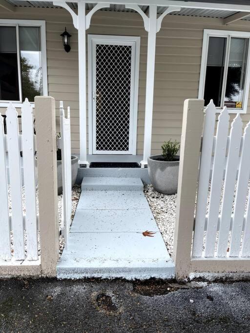 Bright, Cosy Cottage Central To Town - CBD