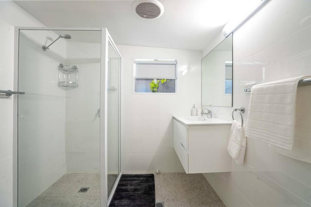 Bright, Cosy Cottage Central To Town - CBD