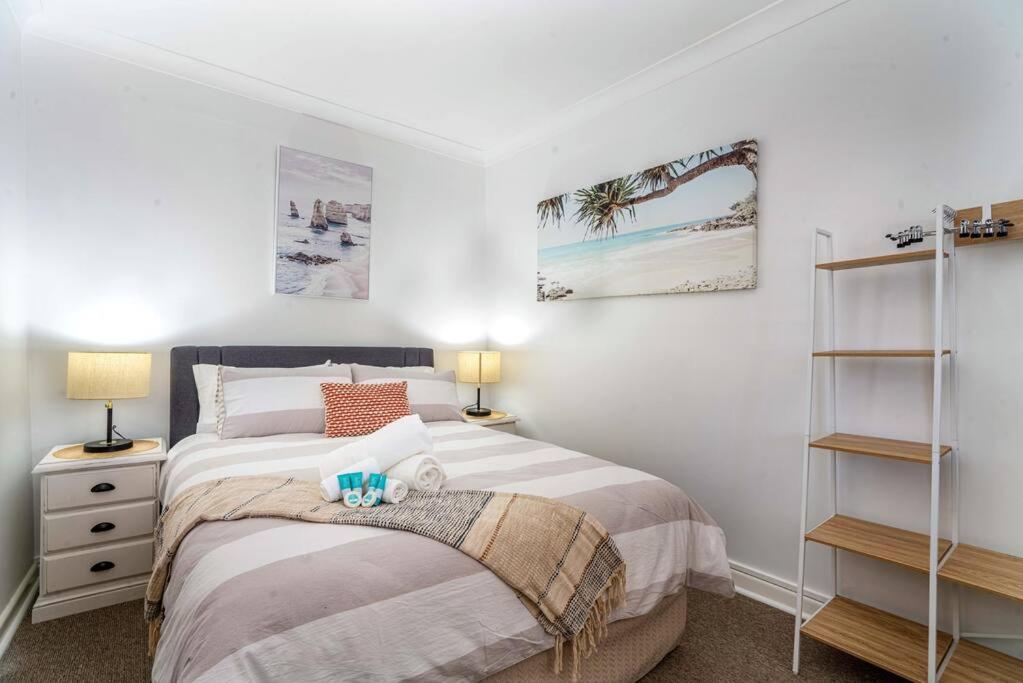 Bright, Cosy Cottage Central To Town - CBD