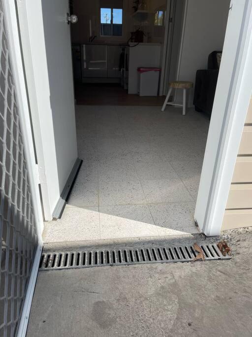 Bright, Cosy Cottage Central To Town - CBD