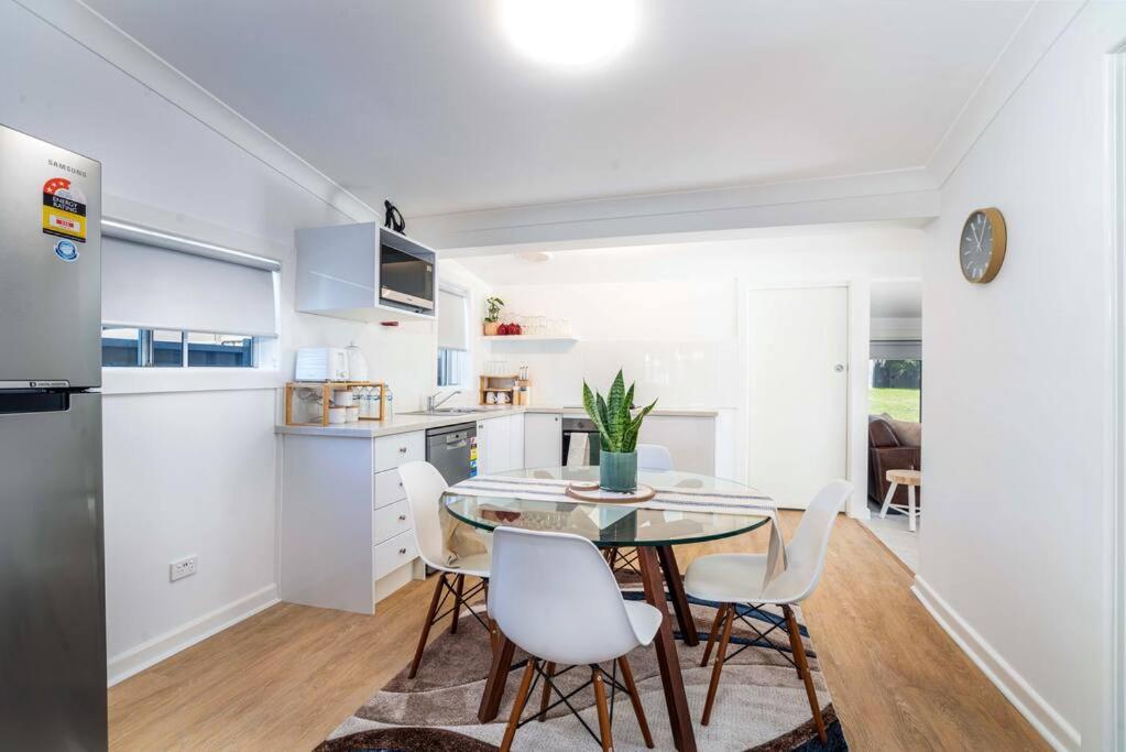 Bright, Cosy Cottage Central To Town - CBD