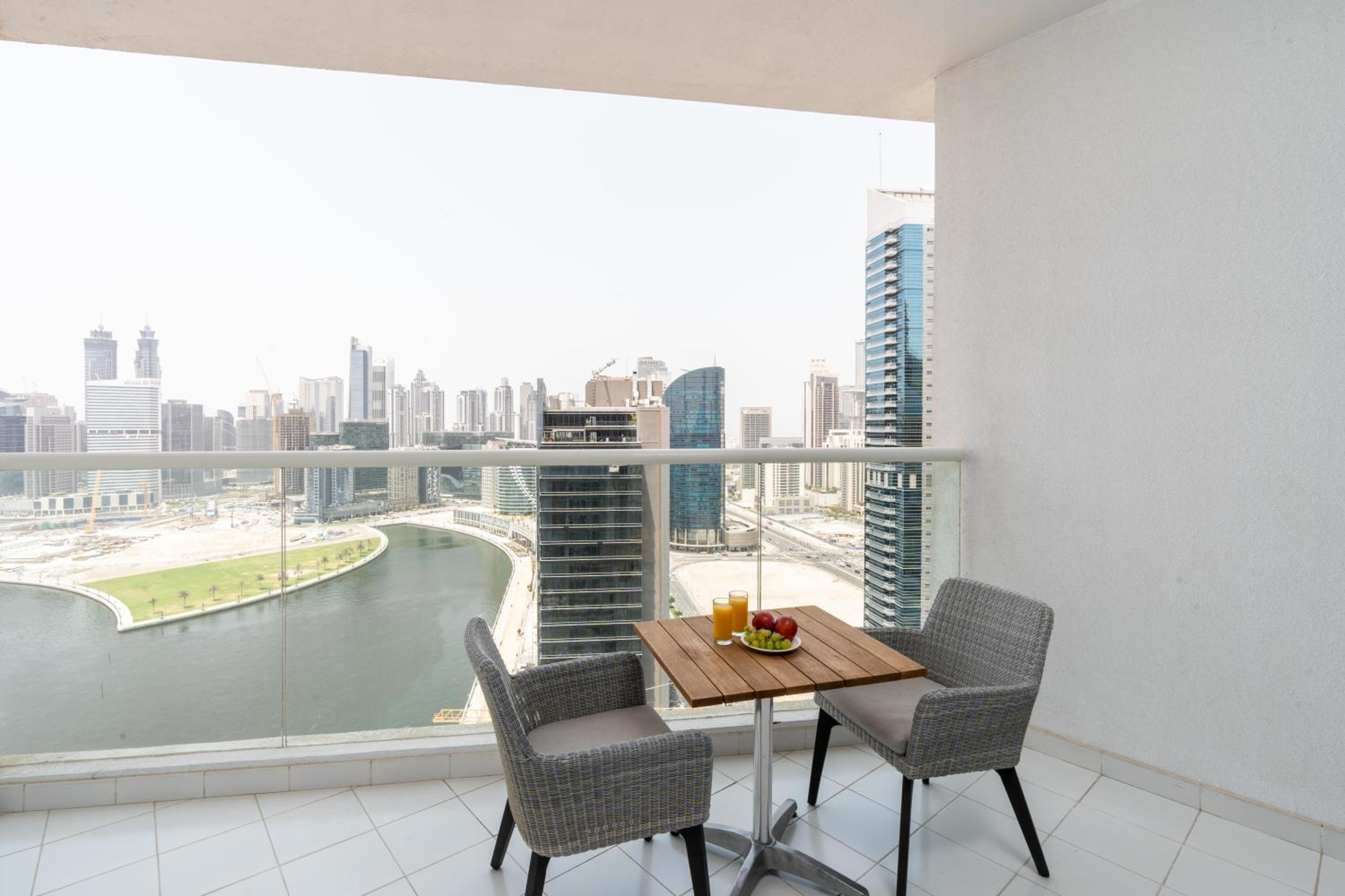 Vacay Lettings - Damac Prive studio with canal view