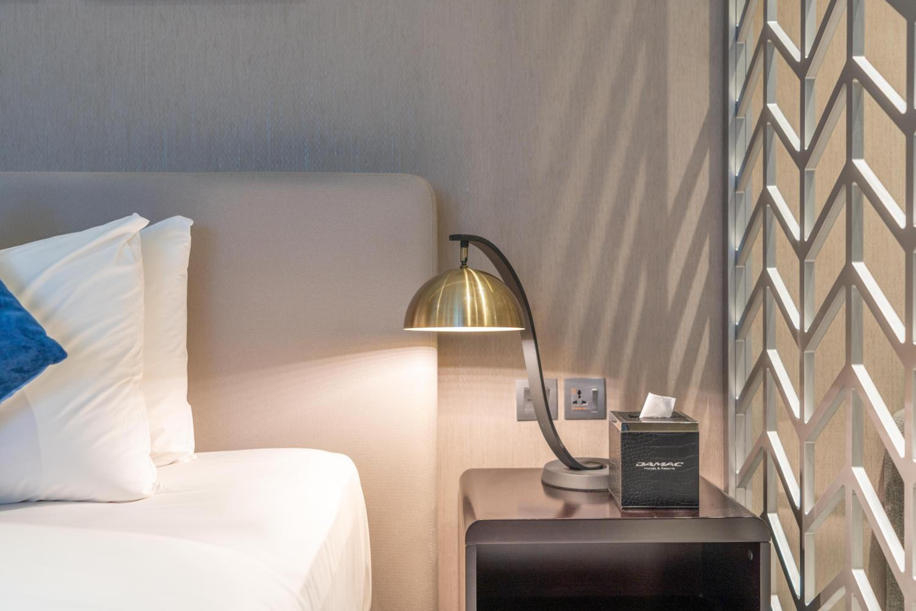Vacay Lettings - Damac Prive studio with canal view