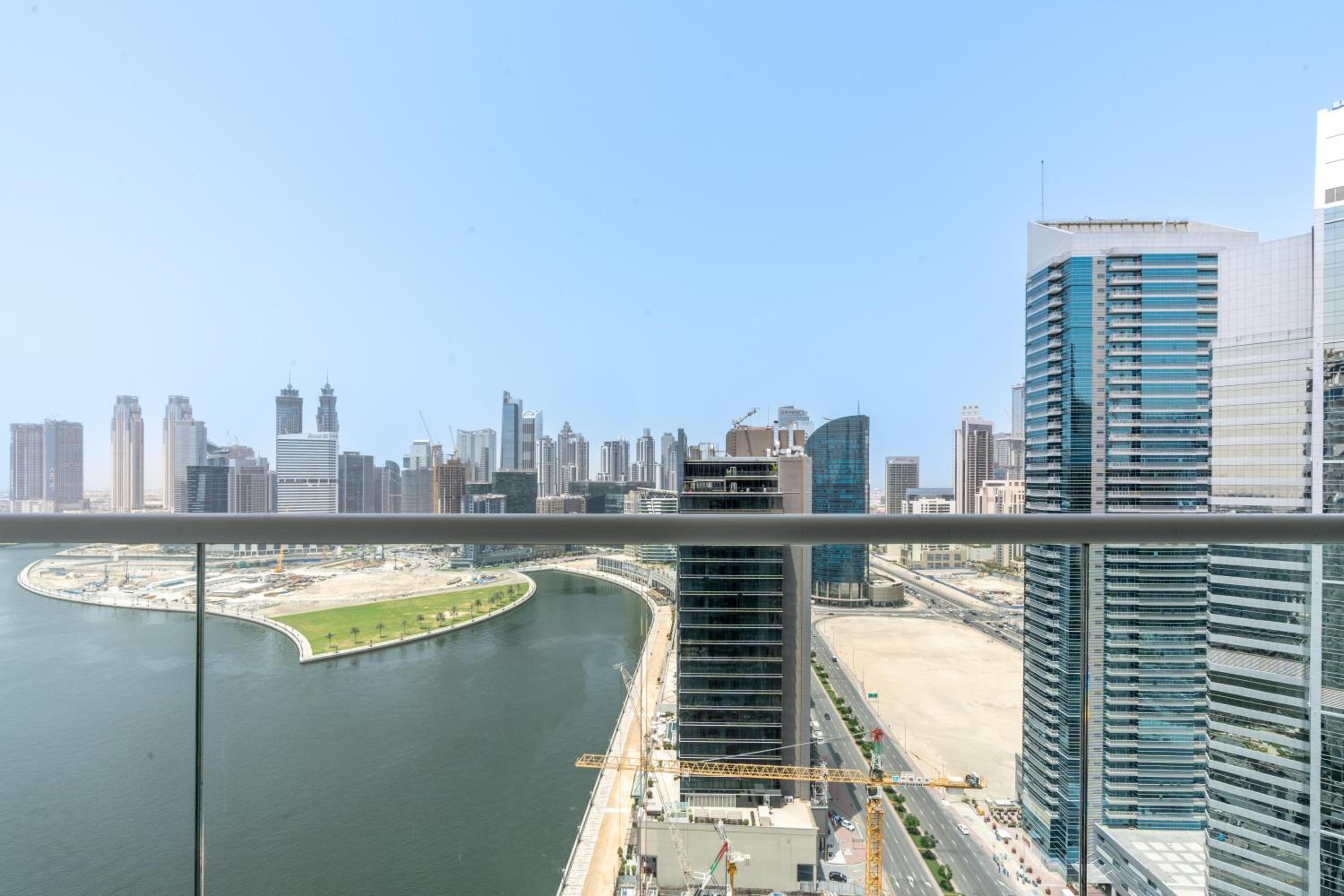 Vacay Lettings - Damac Prive studio with canal view