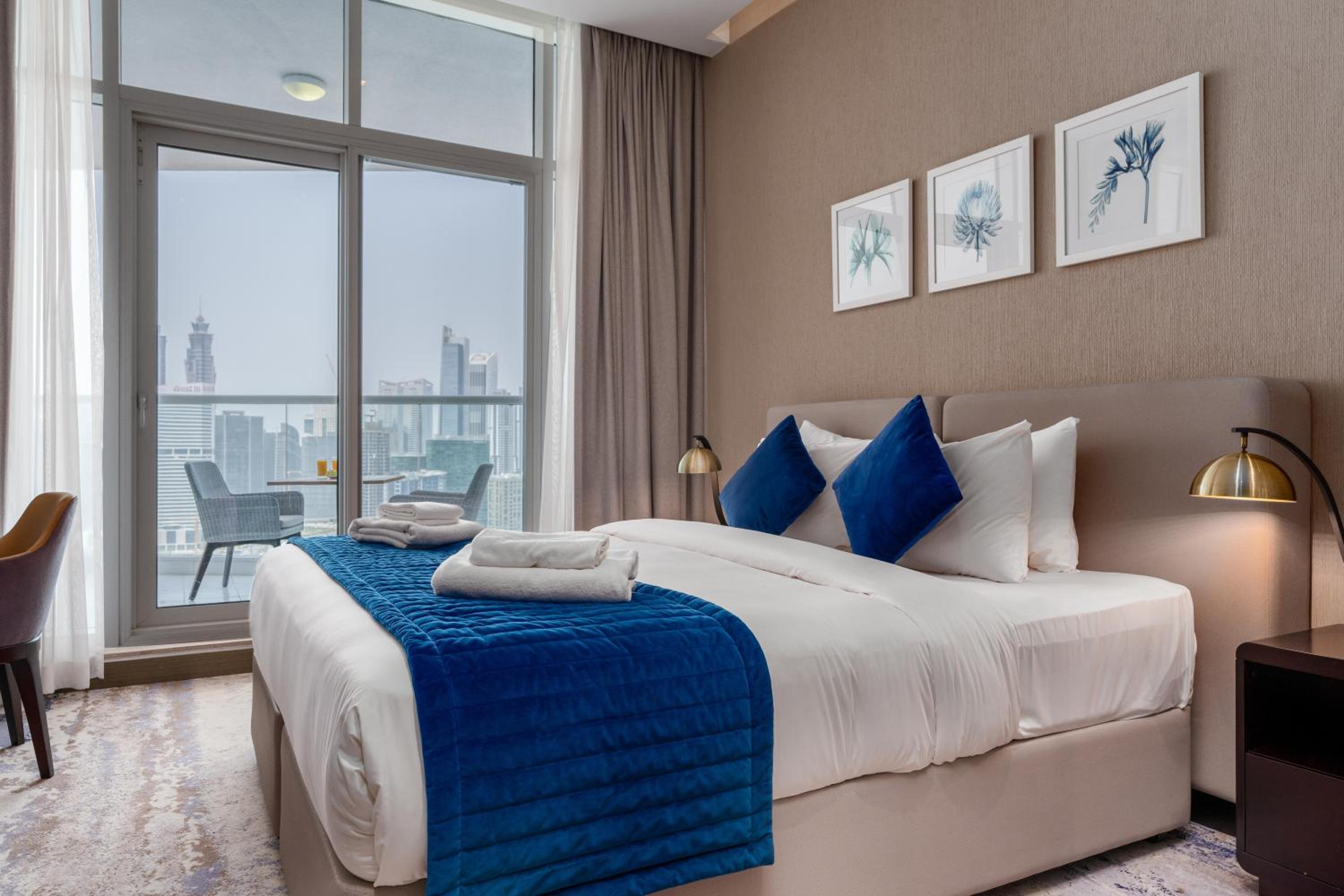 Vacay Lettings - Damac Prive studio with canal view