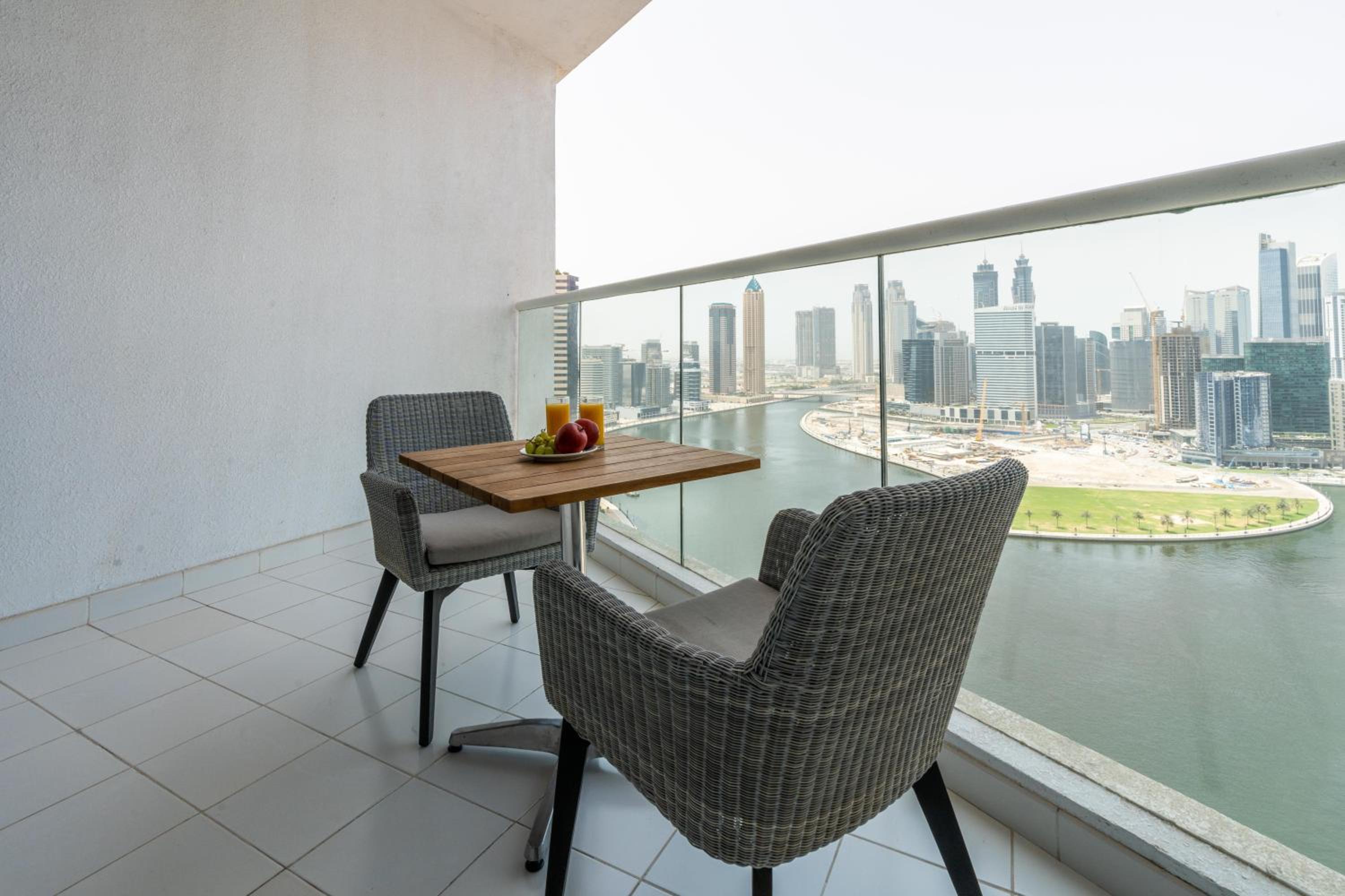Vacay Lettings - Damac Prive studio with canal view