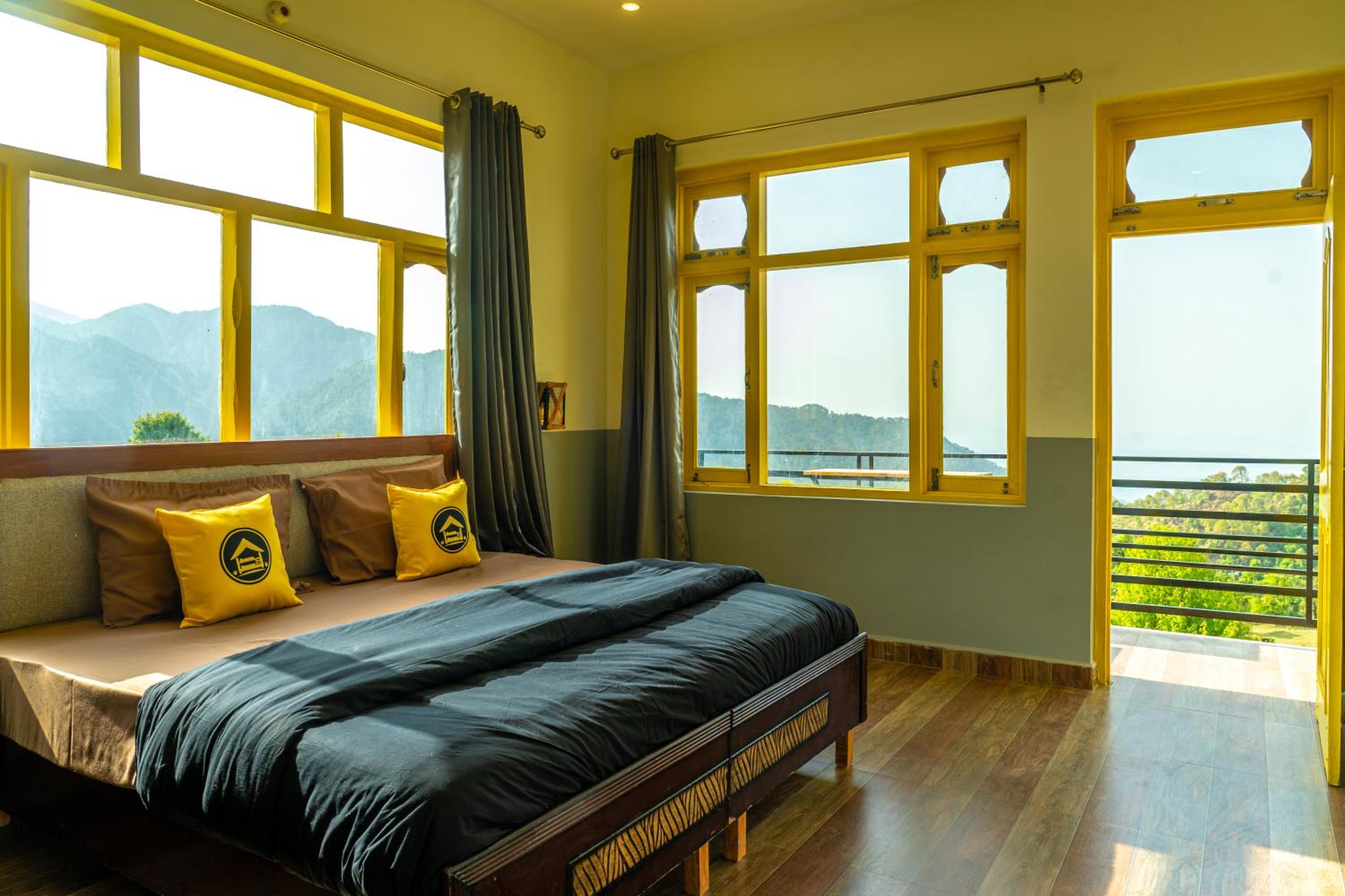 Bunker Hostels Kareri view 3