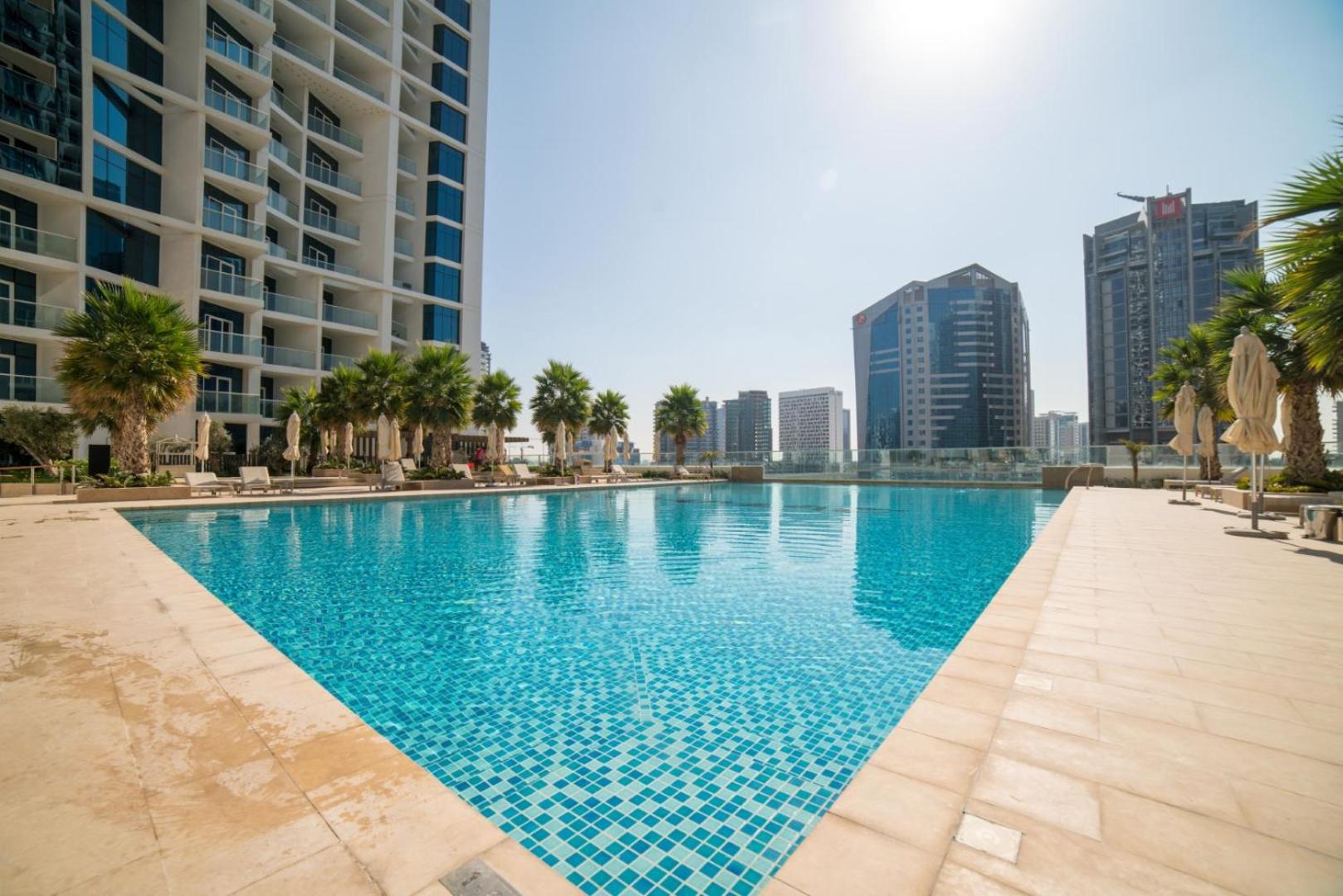 Vacay Lettings - Damac Prive studio with canal view