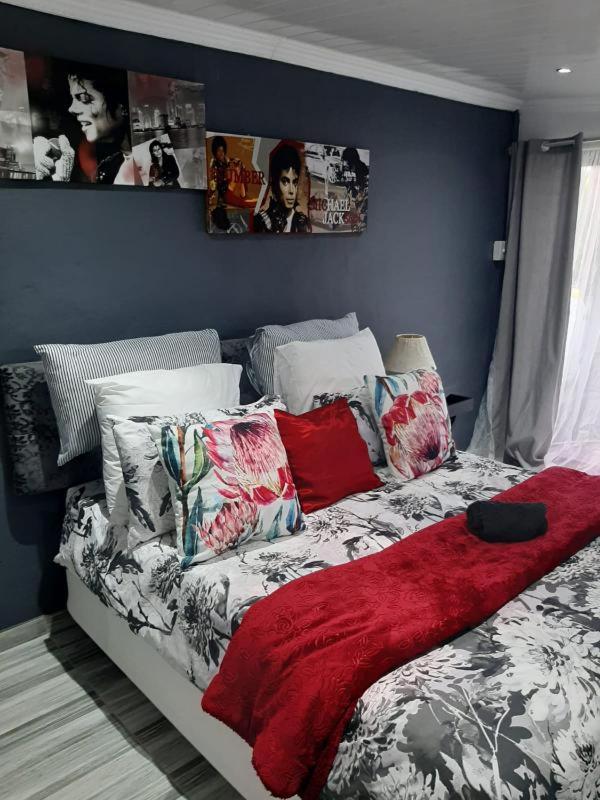 Ariah's Guesthouse and Self Catering view 5