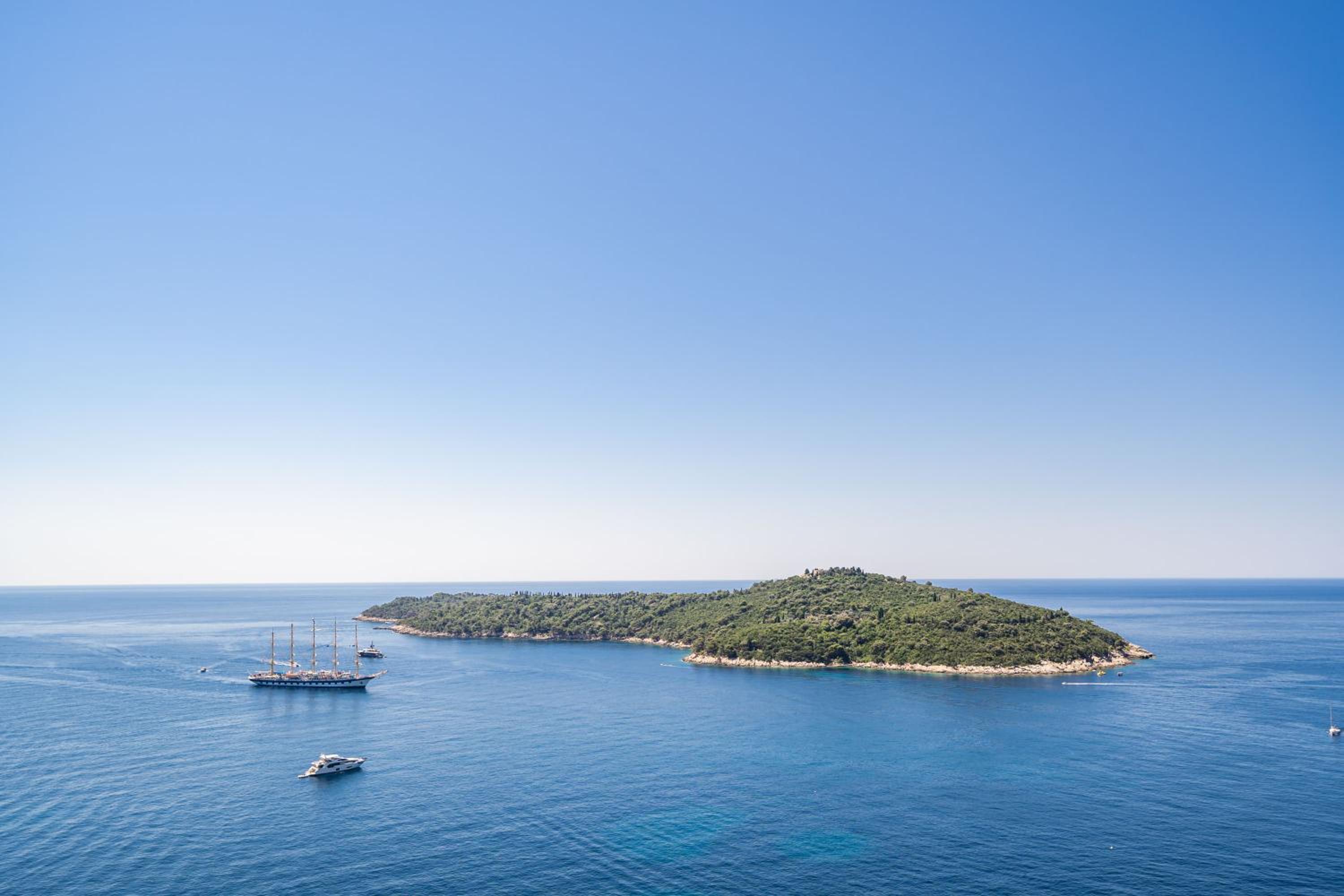 Luxury 2 BD Apartment Ika Marie - Dubrovnik Old Town with Jacuzzi and Parking