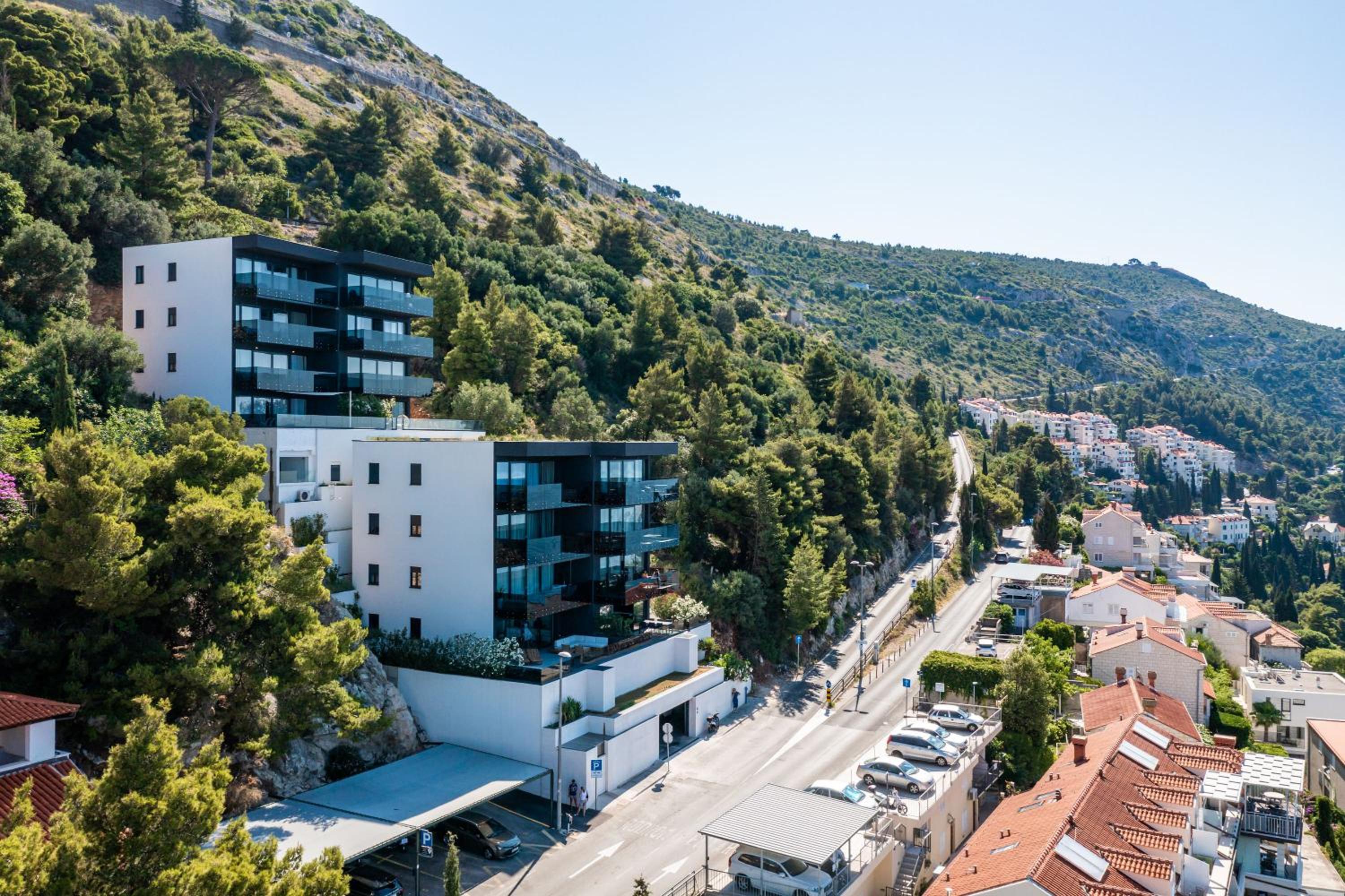 Luxury 2 BD Apartment Ika Marie - Dubrovnik Old Town with Jacuzzi and Parking