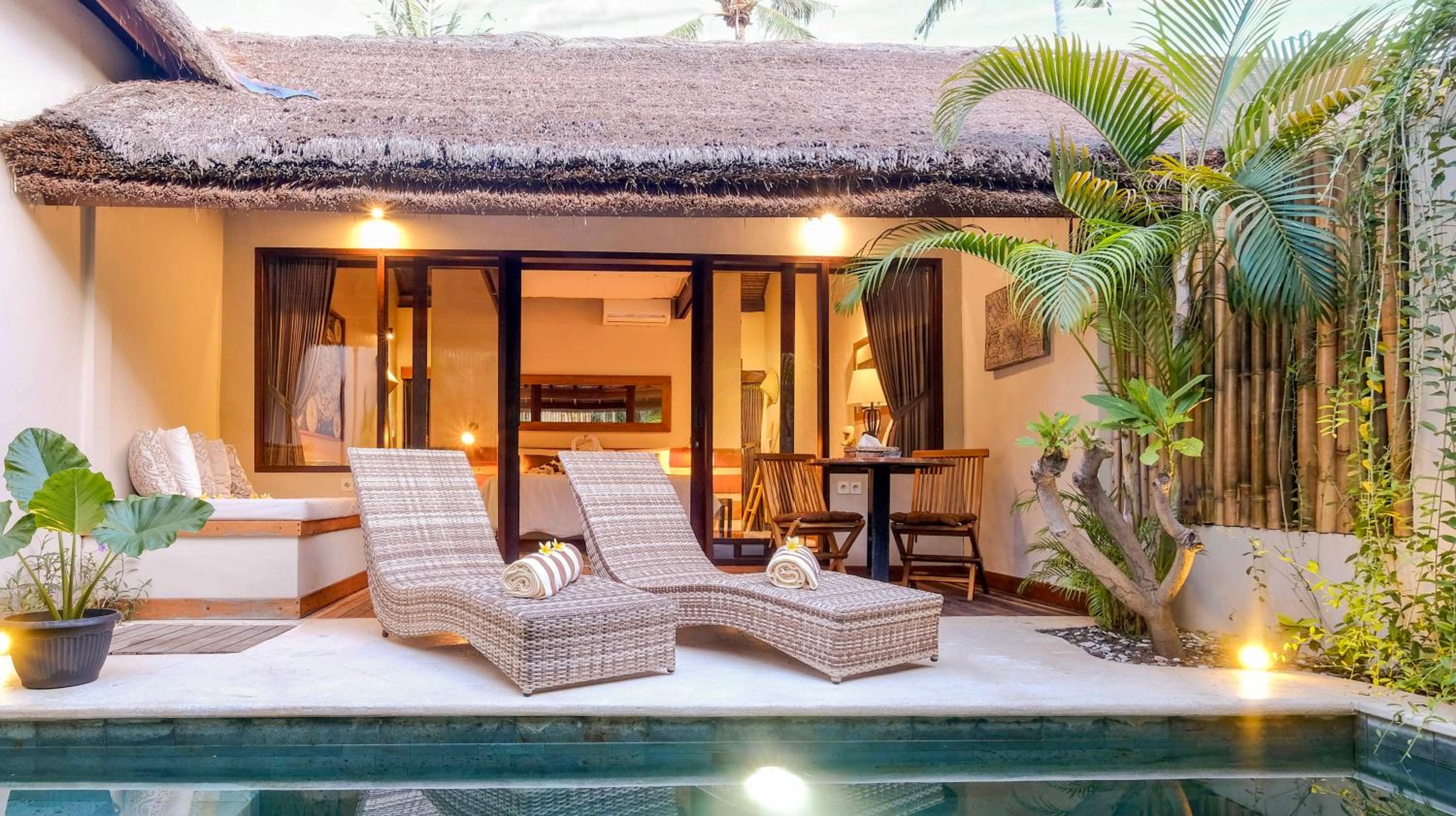 Villa Motu - Elegant, private pool villas
