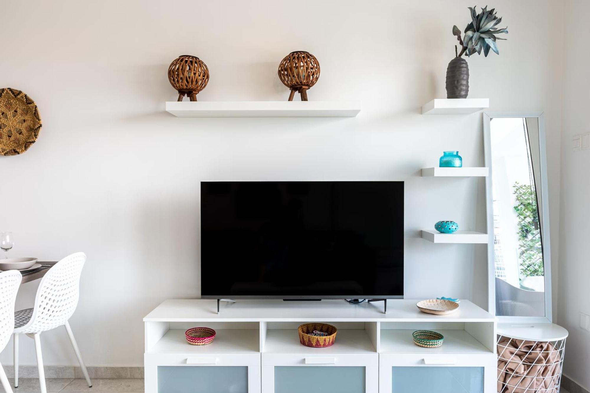Bonne Heure 1-BR Apt in Larnaca view 2