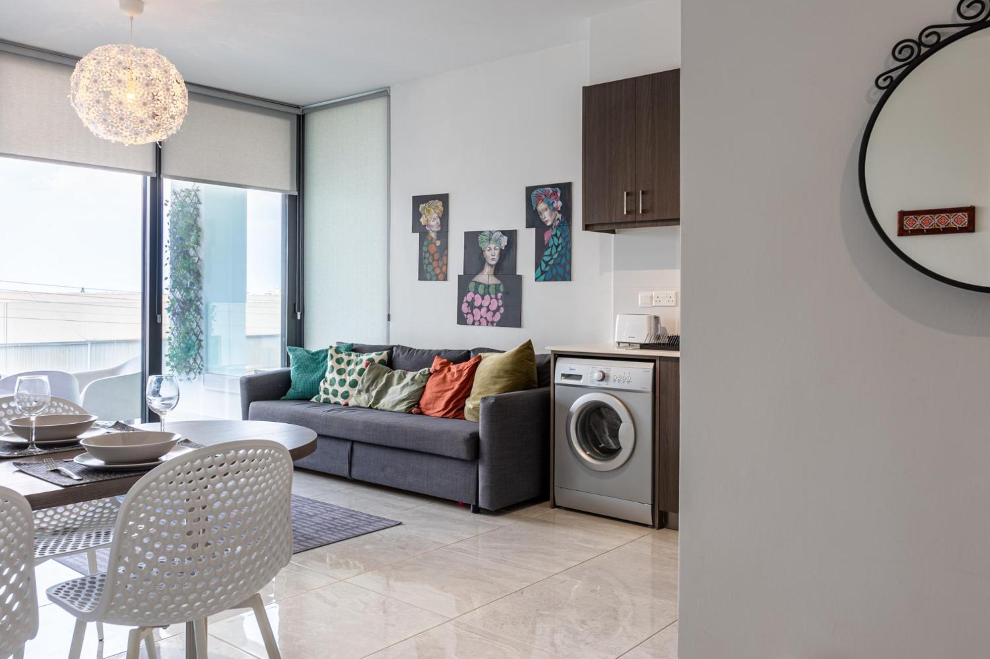 Bonne Heure 1-BR Apt in Larnaca view 3