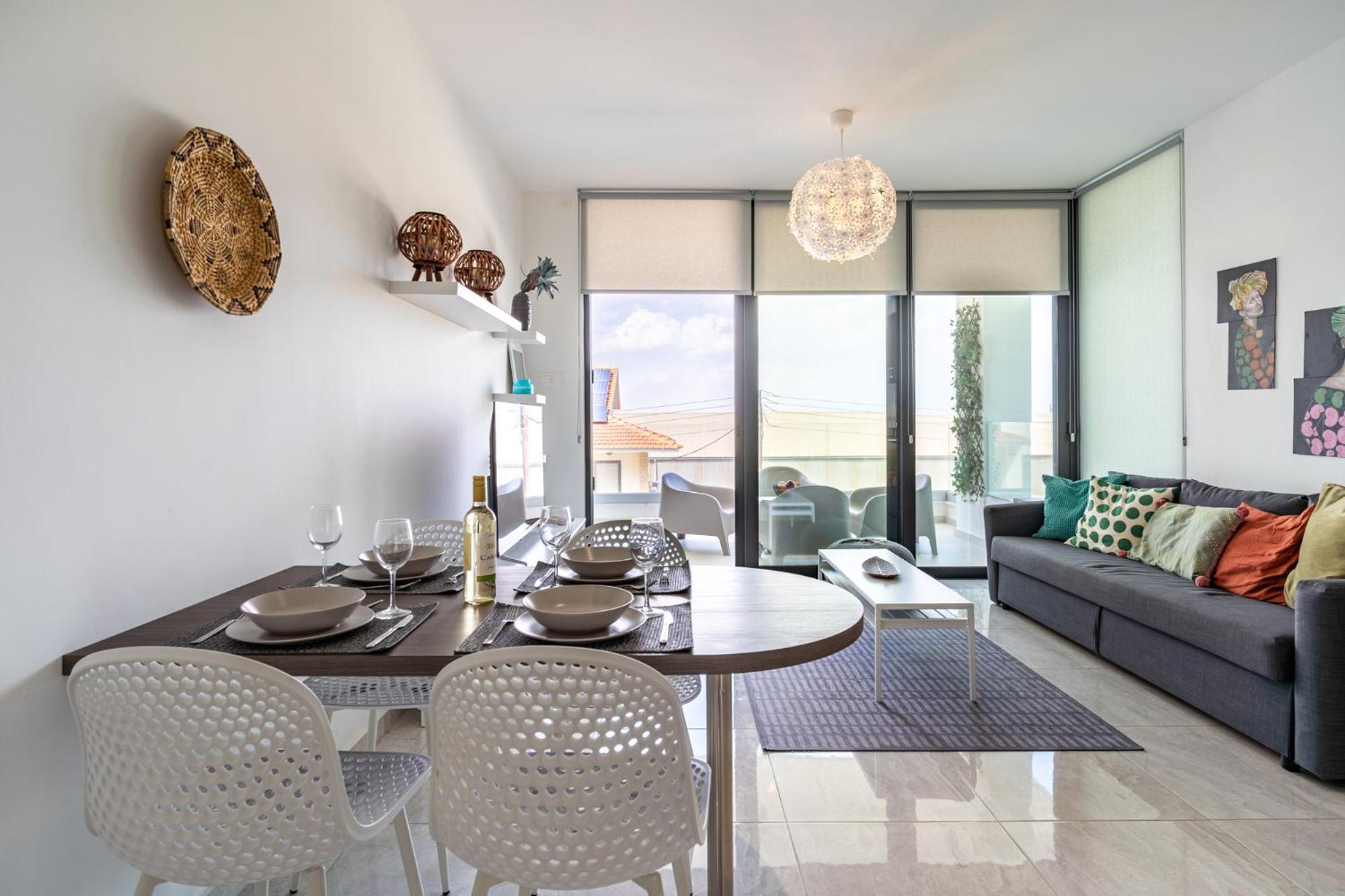 Bonne Heure 1-BR Apt in Larnaca view 5