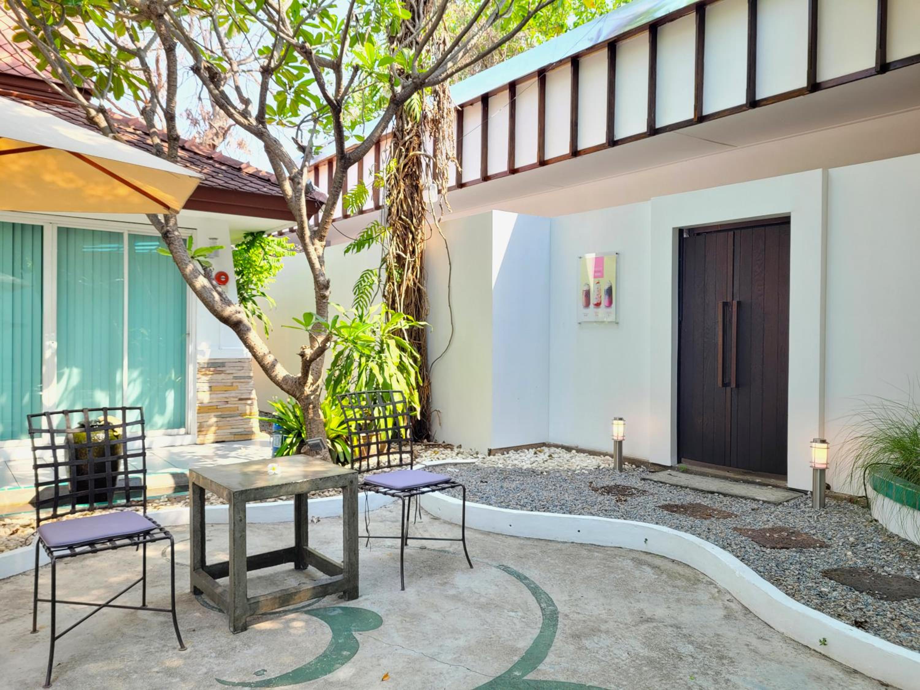 Hotel Baan Weekday at Chiang Mai Old Town - Image 1