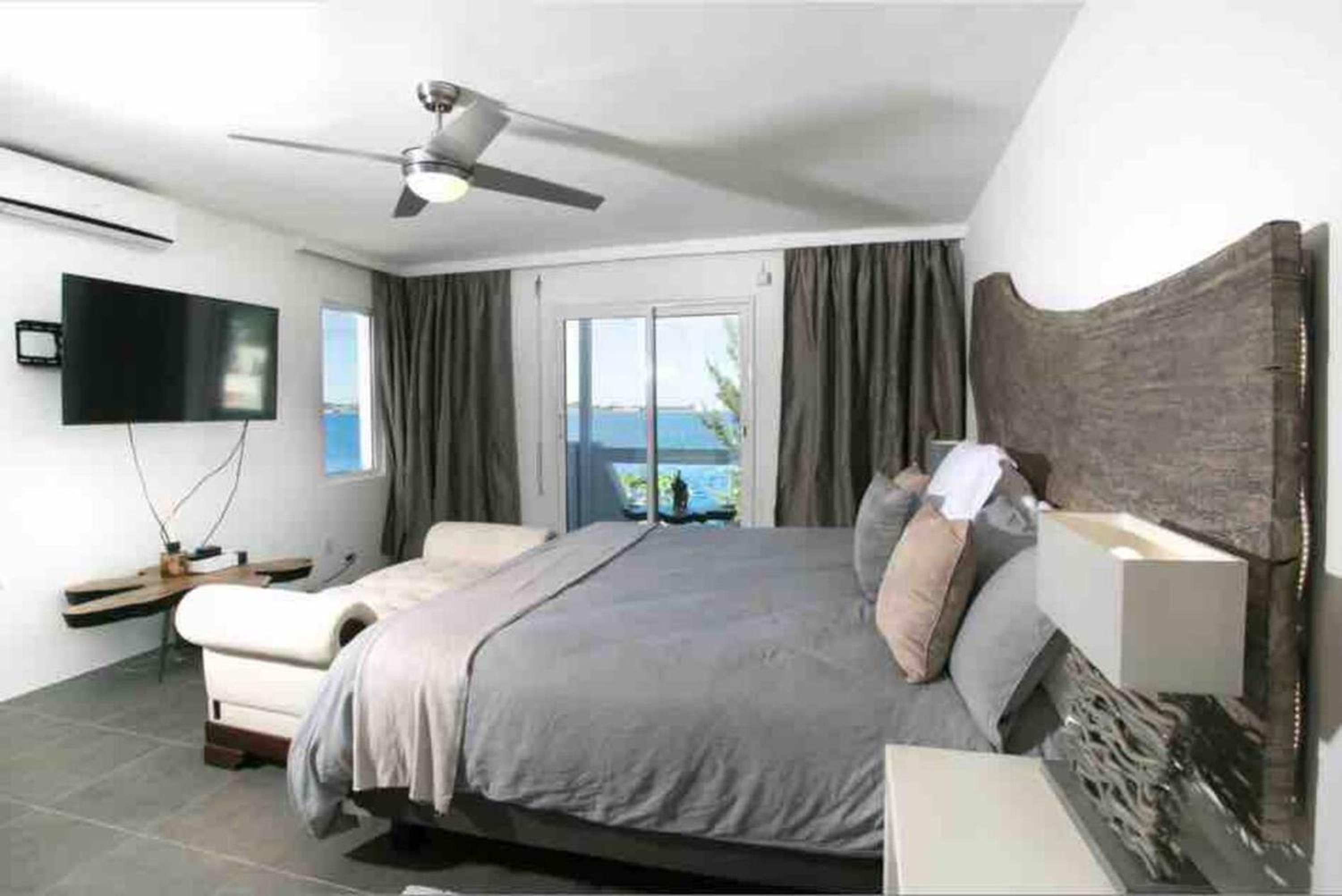 Luxury Villa in Lowlands, Sea View view 3