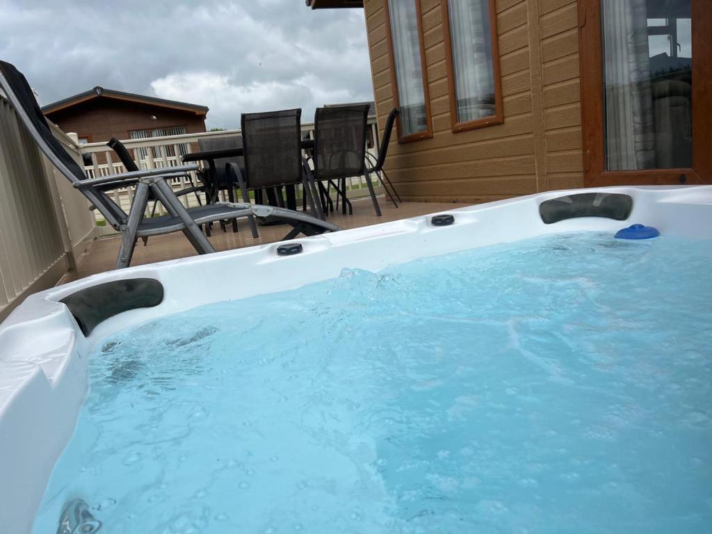 Kingfisher Lodge with Hot Tub view 4