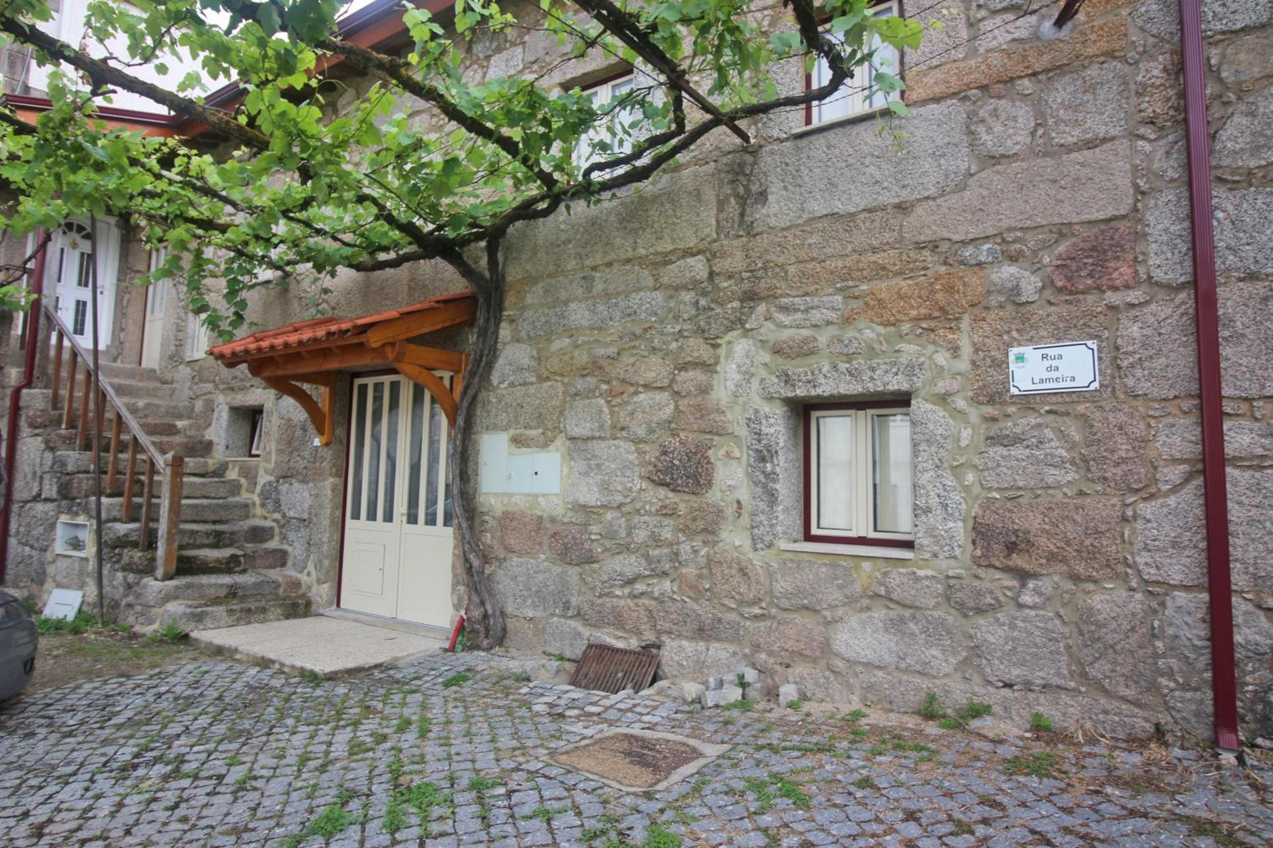 Casa da Lameira II by Gerês Casas view 2