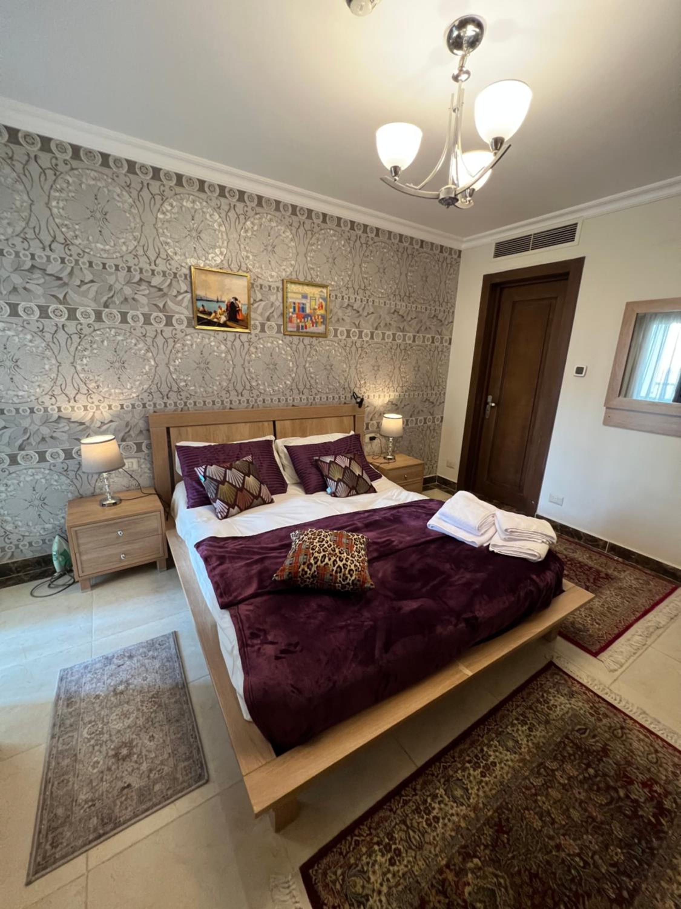 Elegant duplex with pool frontAUC