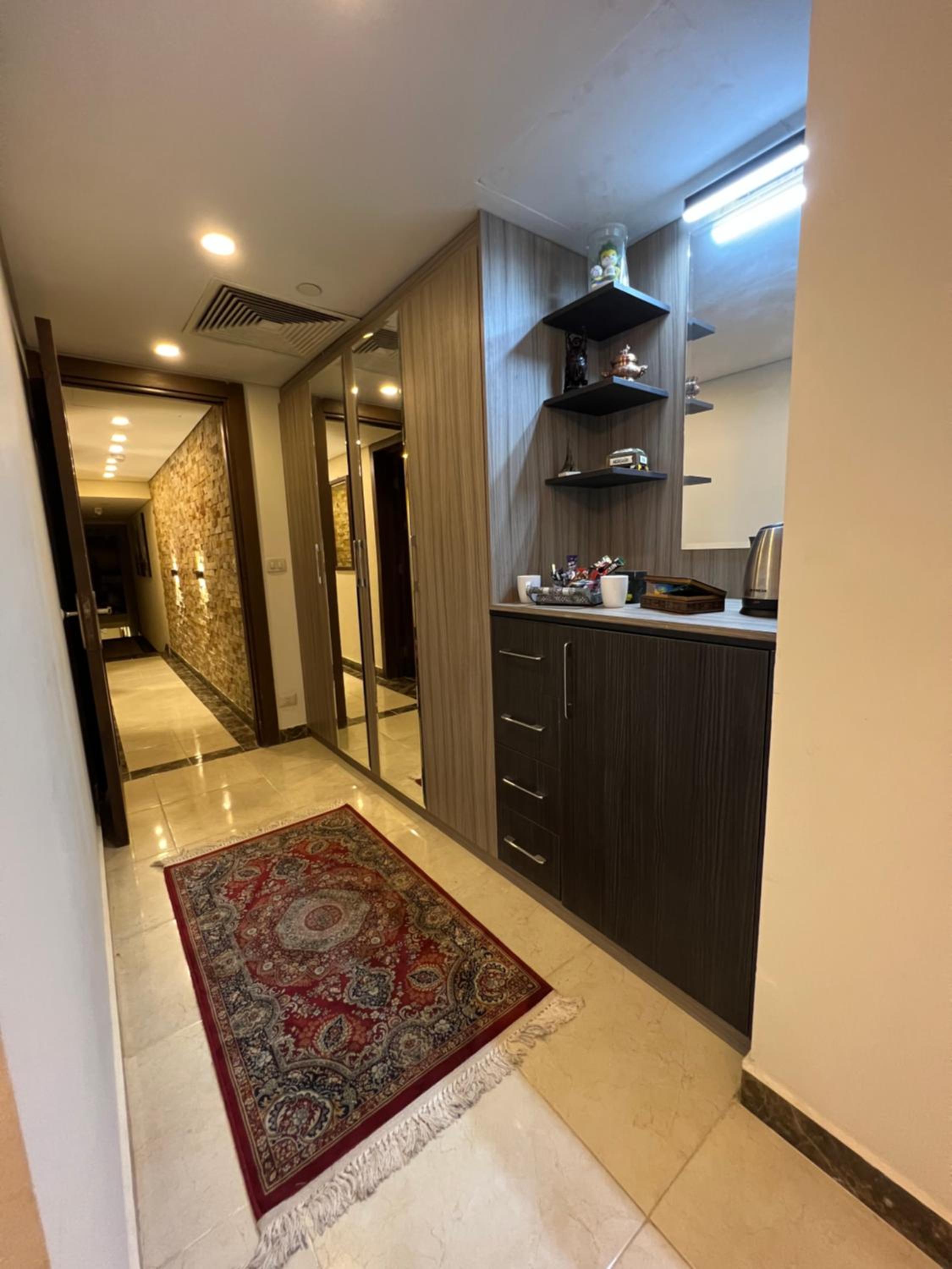 Elegant duplex with pool frontAUC