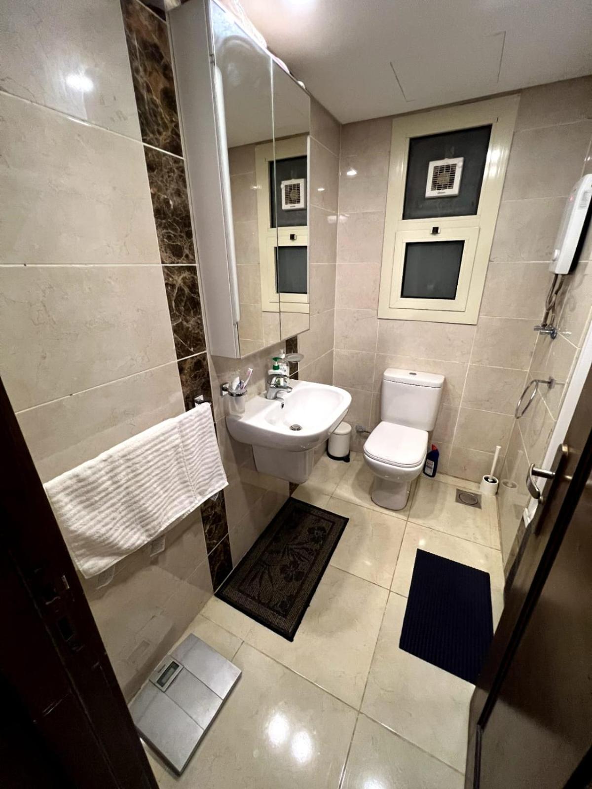 Elegant duplex with pool frontAUC