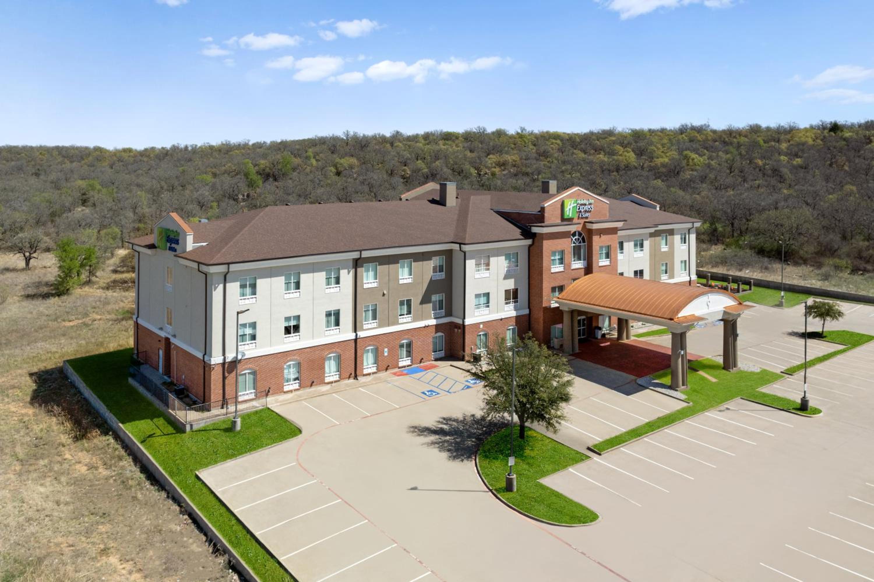 Holiday Inn Express & Suites Graham by IHG view 3