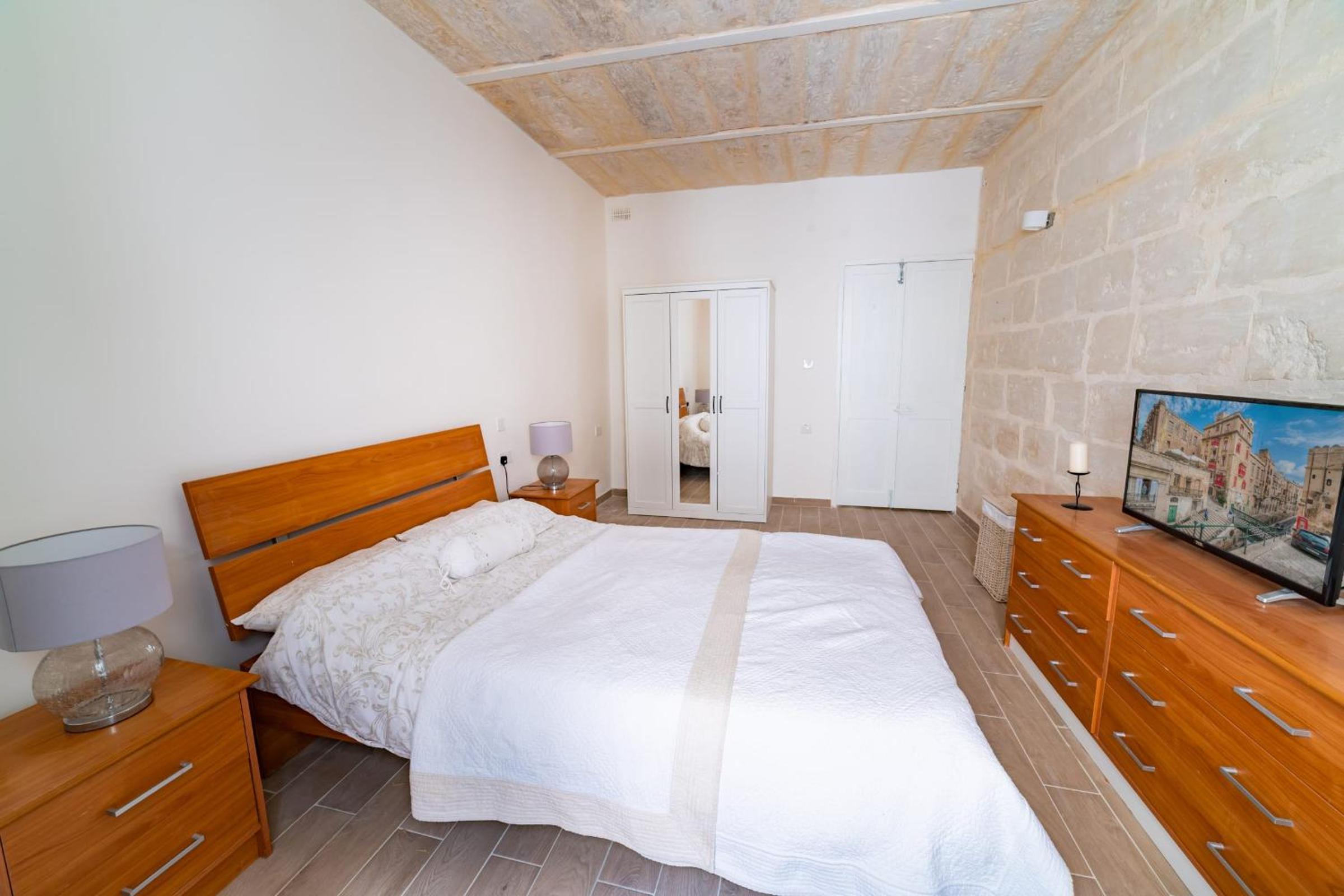 Central Valletta Townhouse view 4