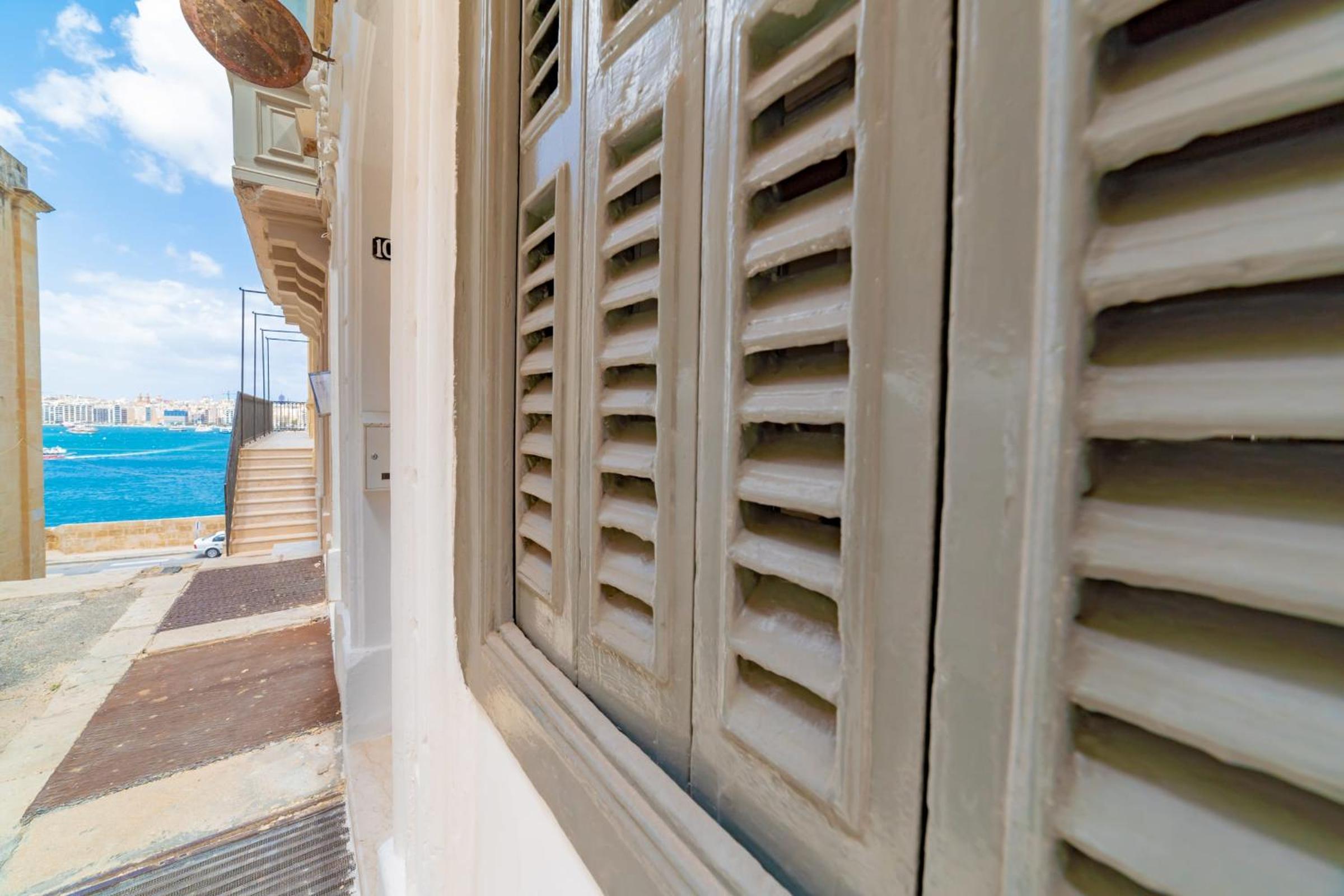 Central Valletta Townhouse view 3