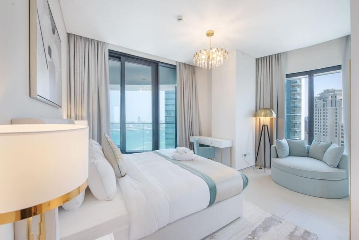 Exceptional high floor 3bed apartment by Suiteable