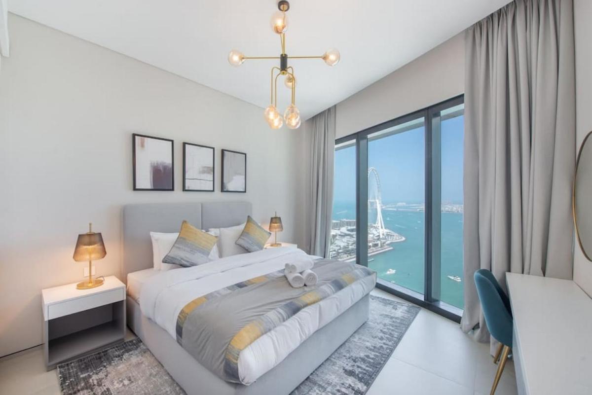 Exceptional high floor 3bed apartment by Suiteable