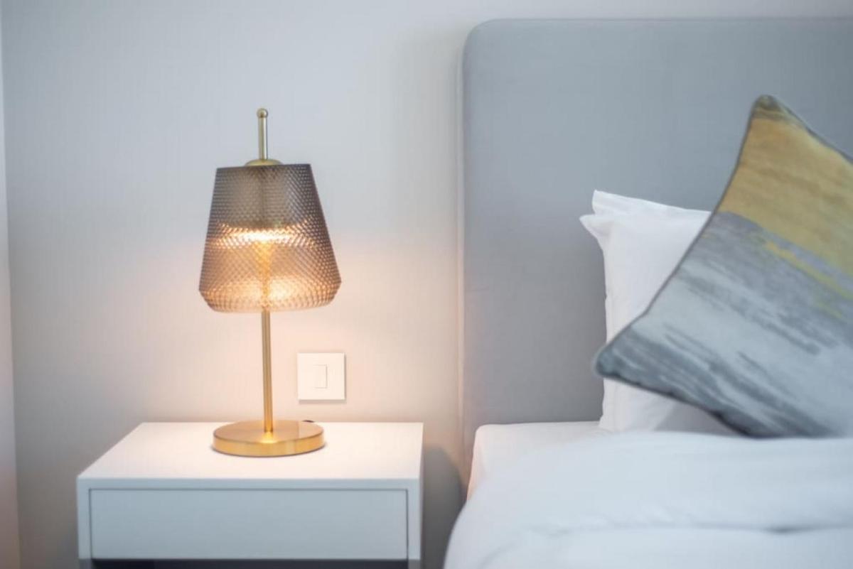 Exceptional high floor 3bed apartment by Suiteable