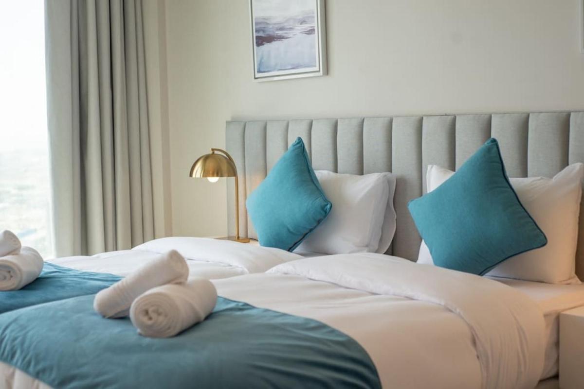 Exceptional high floor 3bed apartment by Suiteable