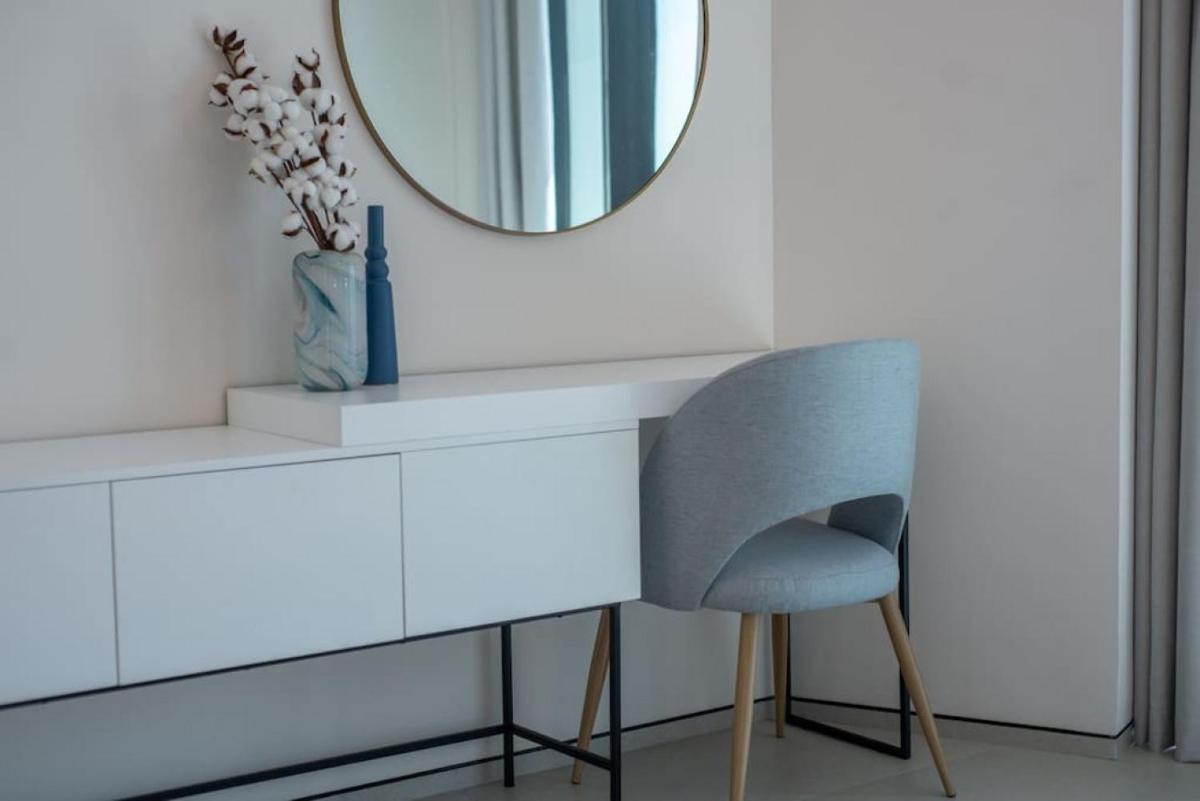 Exceptional high floor 3bed apartment by Suiteable