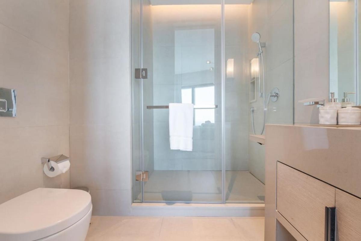 Exceptional high floor 3bed apartment by Suiteable