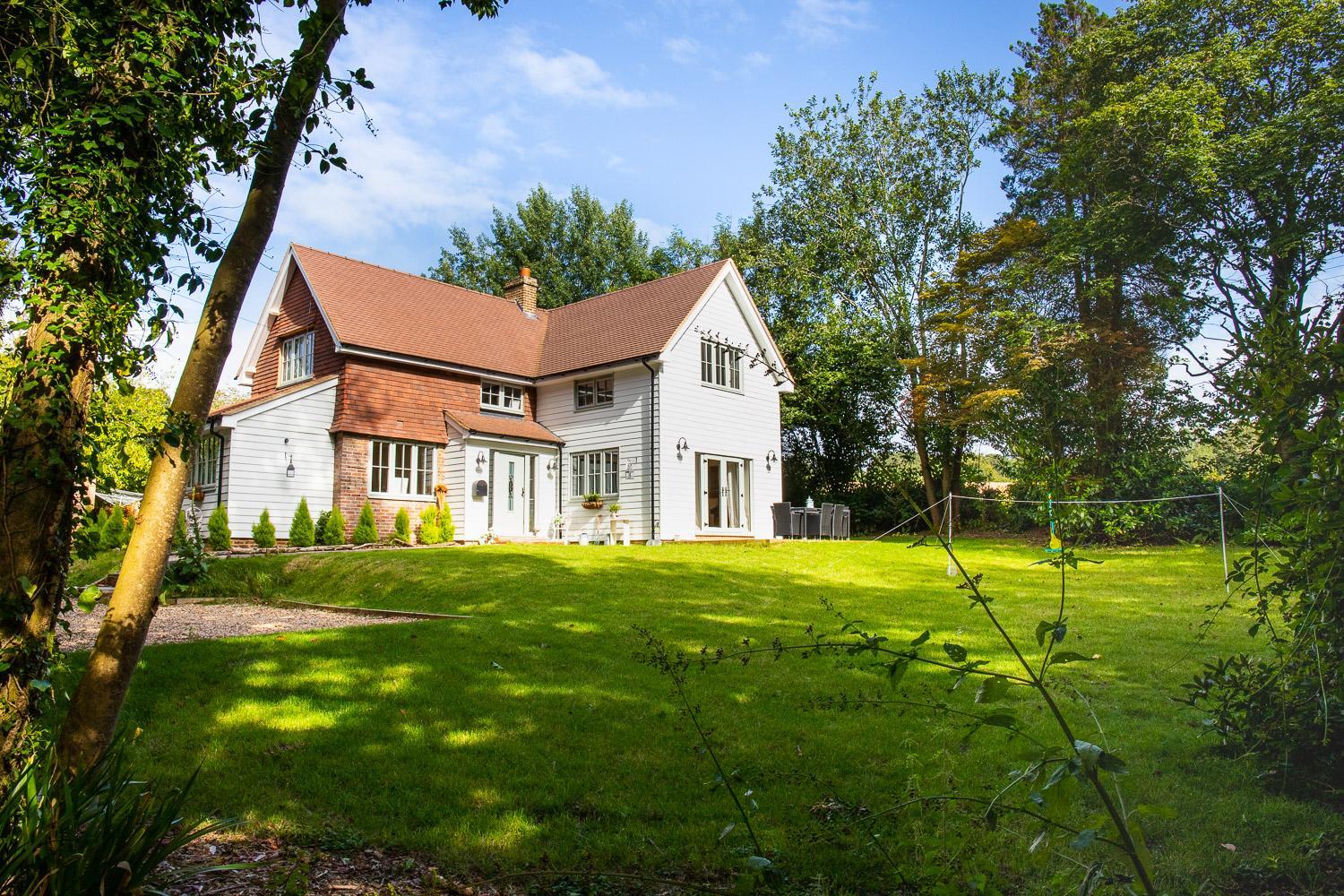 5Bed-10Guests-Fireplace-HotTub-Pets ok-Parking view 2