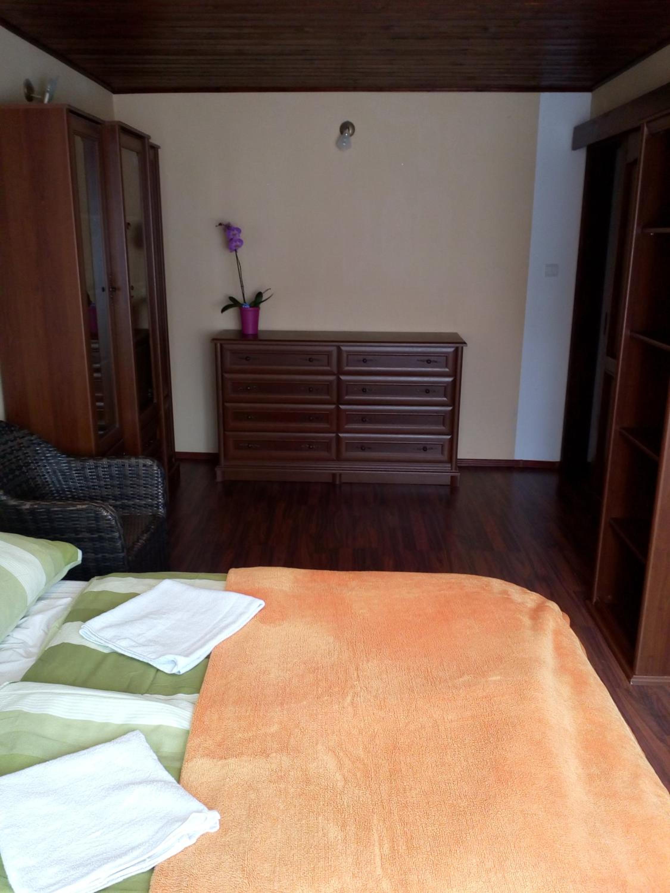 Luxury Large Apartment 21 view 3