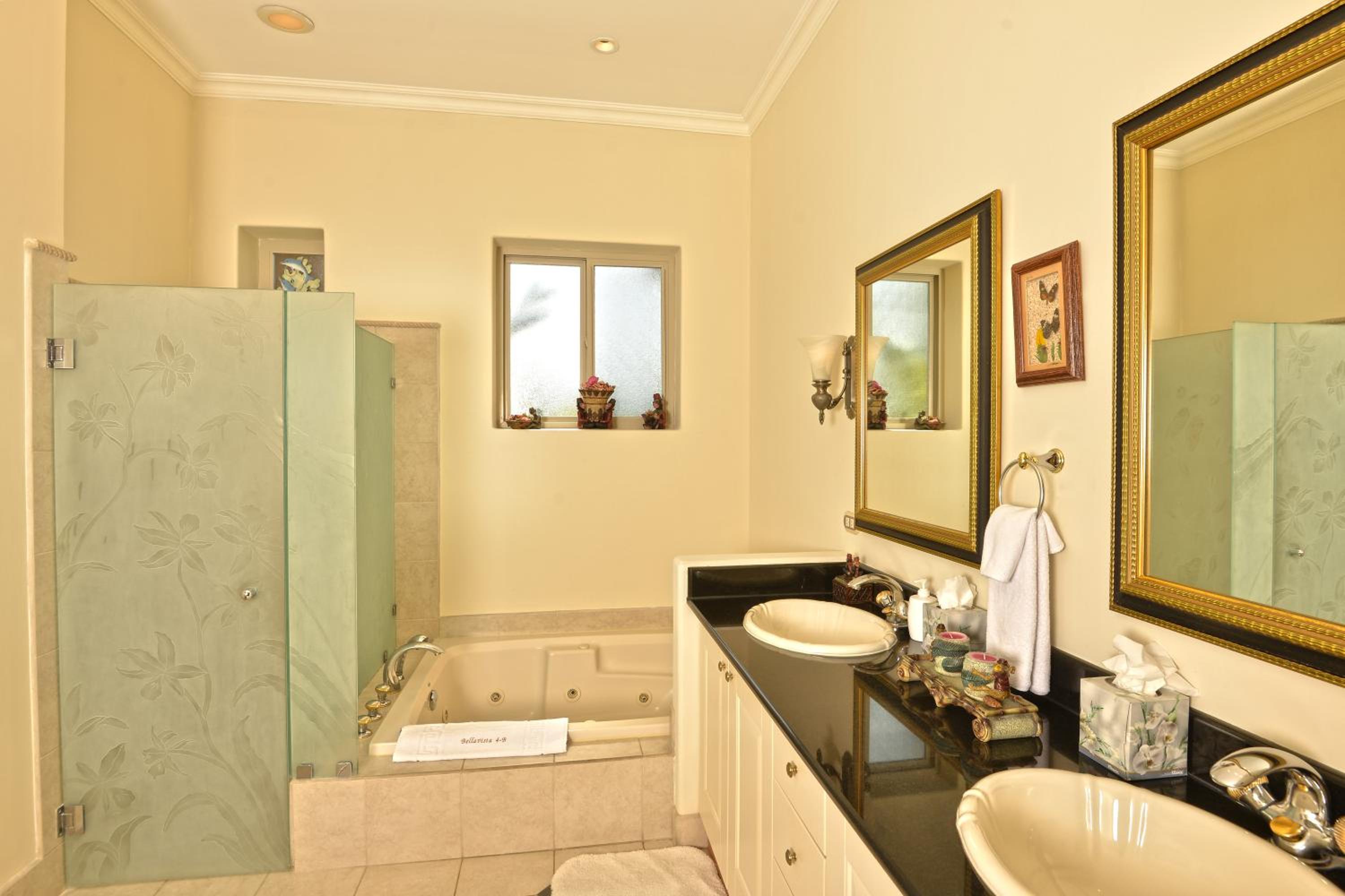 Bella Vista 4B 3 bdrs ocean view in Los Suenos