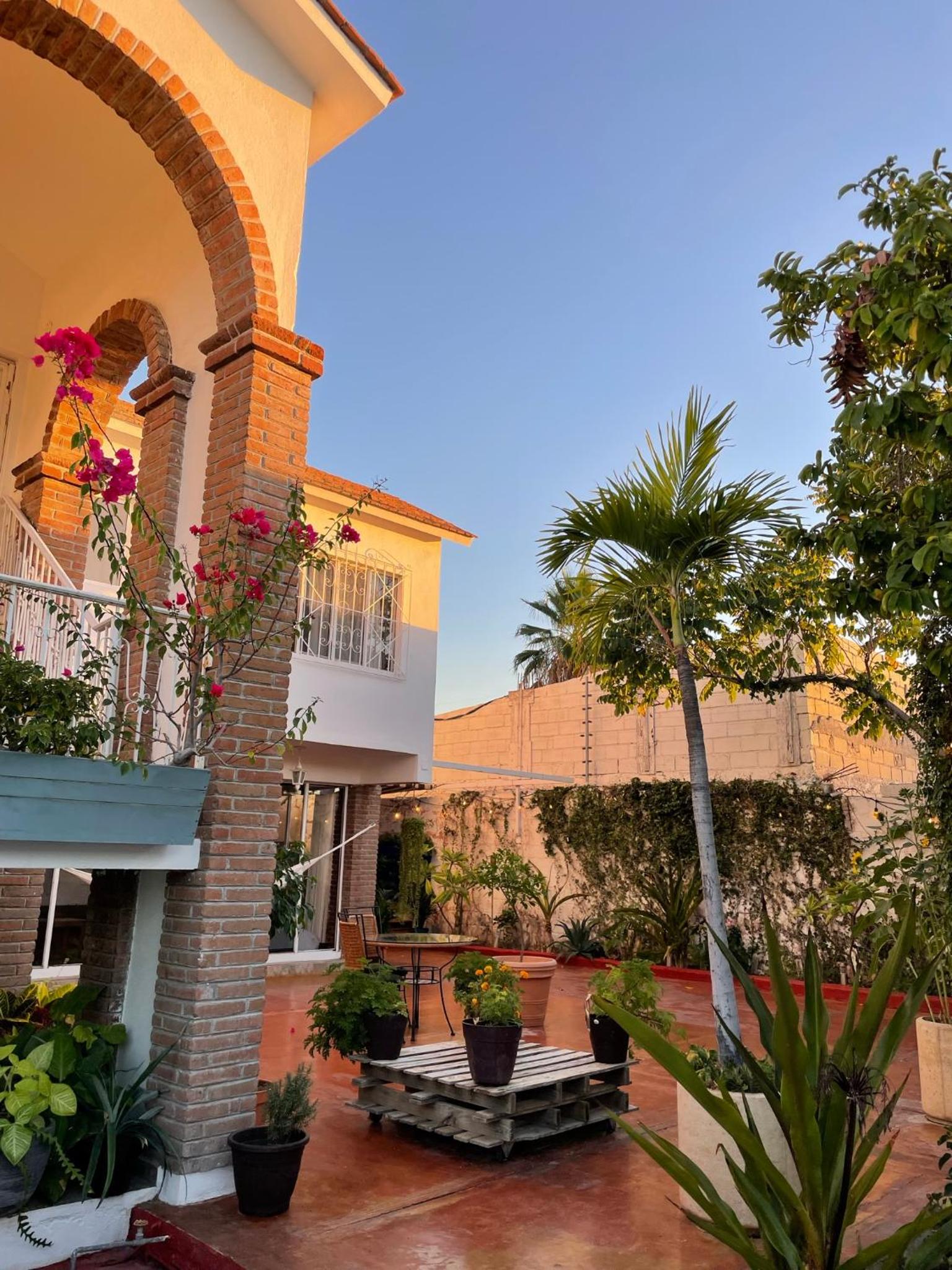 Hotel Adventure Inn La Paz - Image 1