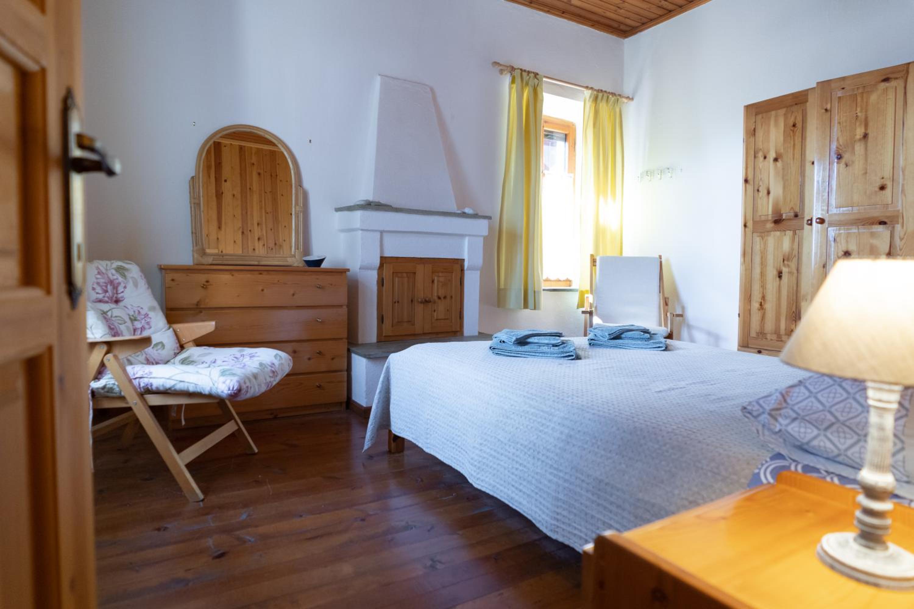 Stone House in Lafkos Pelion view 2