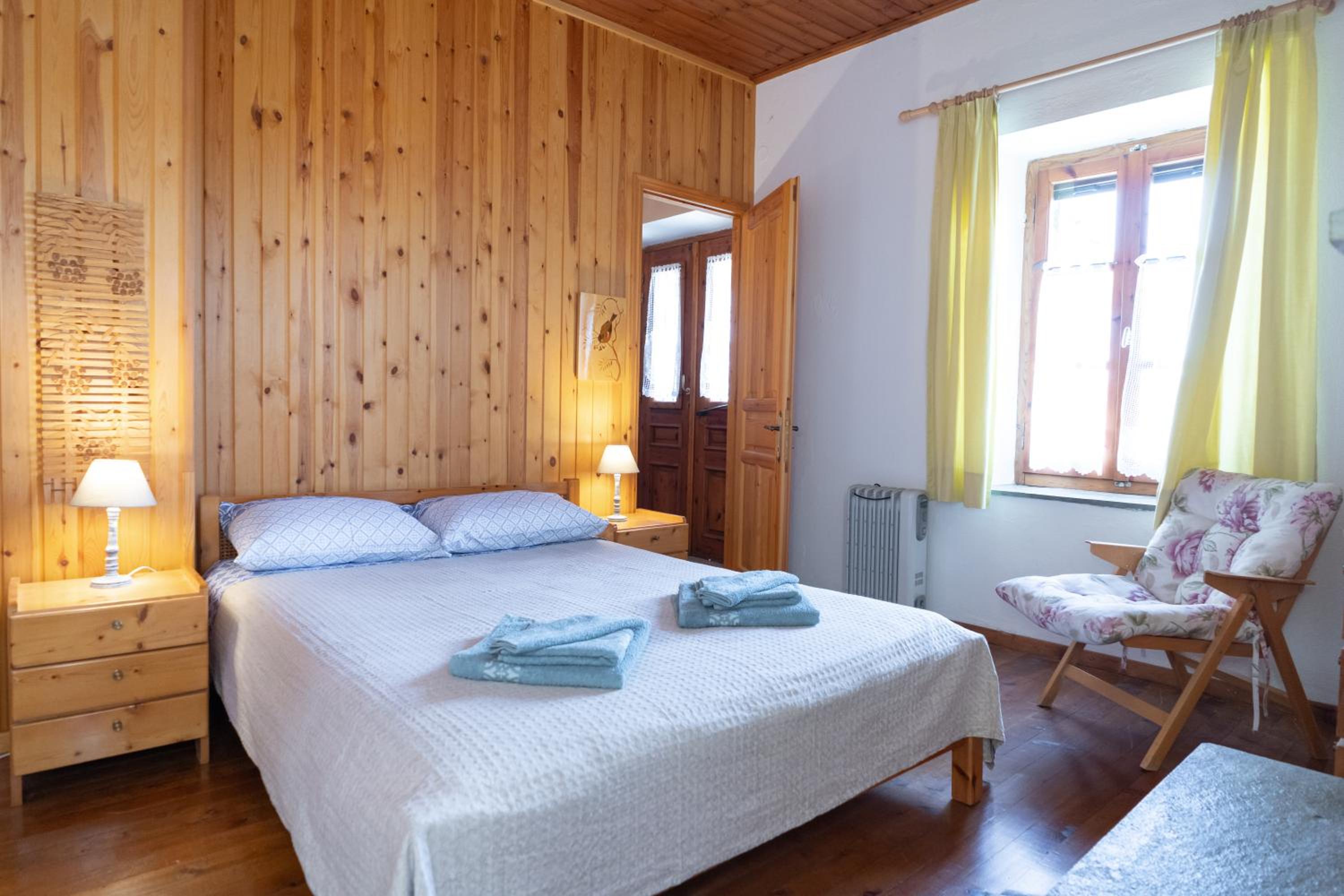 Stone House in Lafkos Pelion view 3