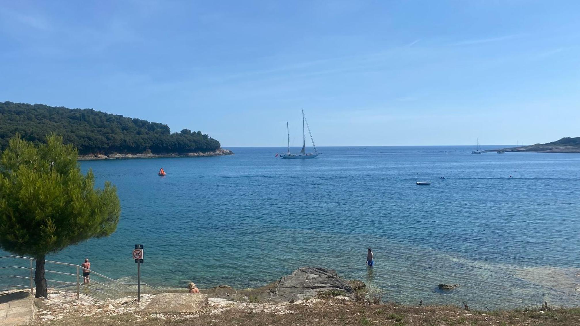VILLA HOLIDAY view 3