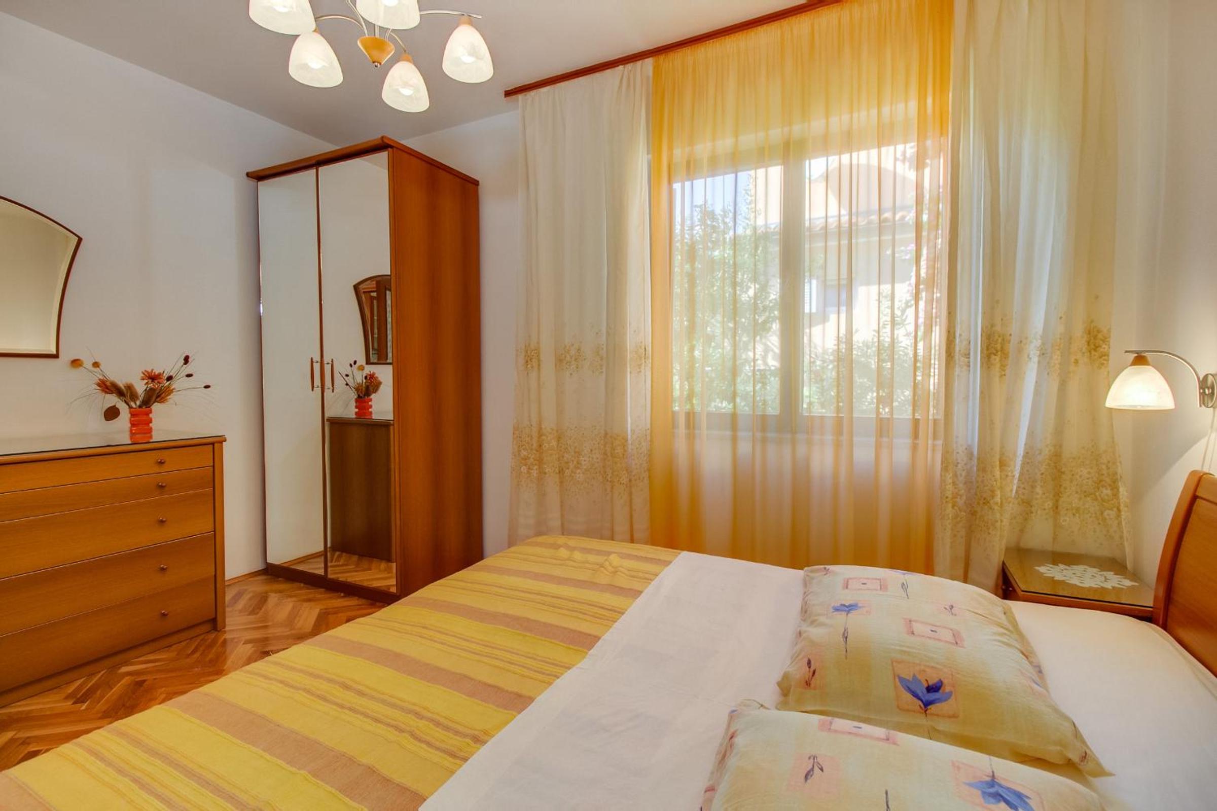 Apartman Mirjana 1 view 2