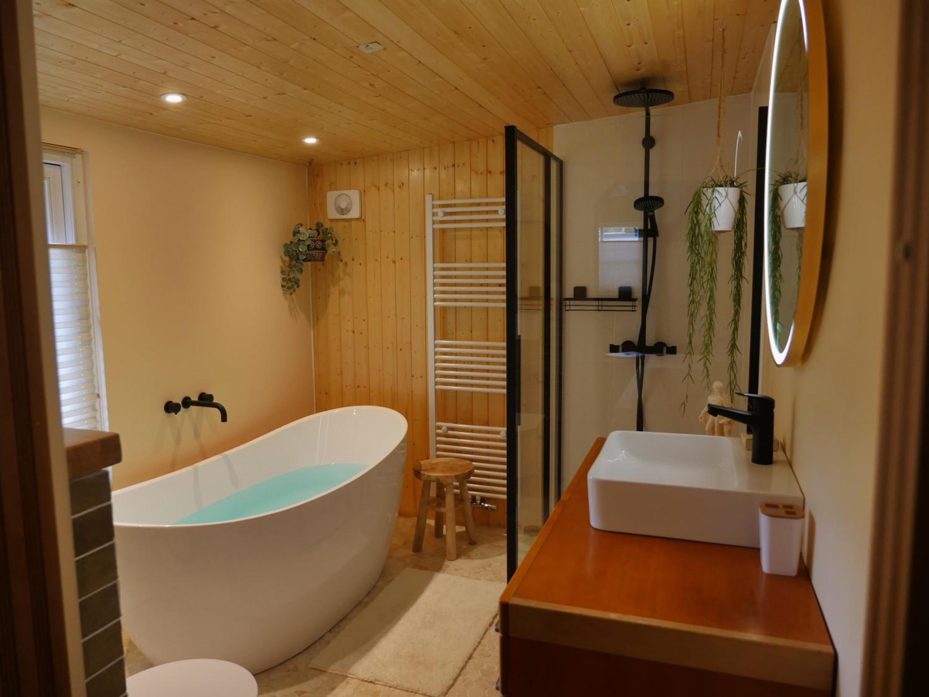 The Sunbird Inn - with luxurious bathroom & sauna view 3