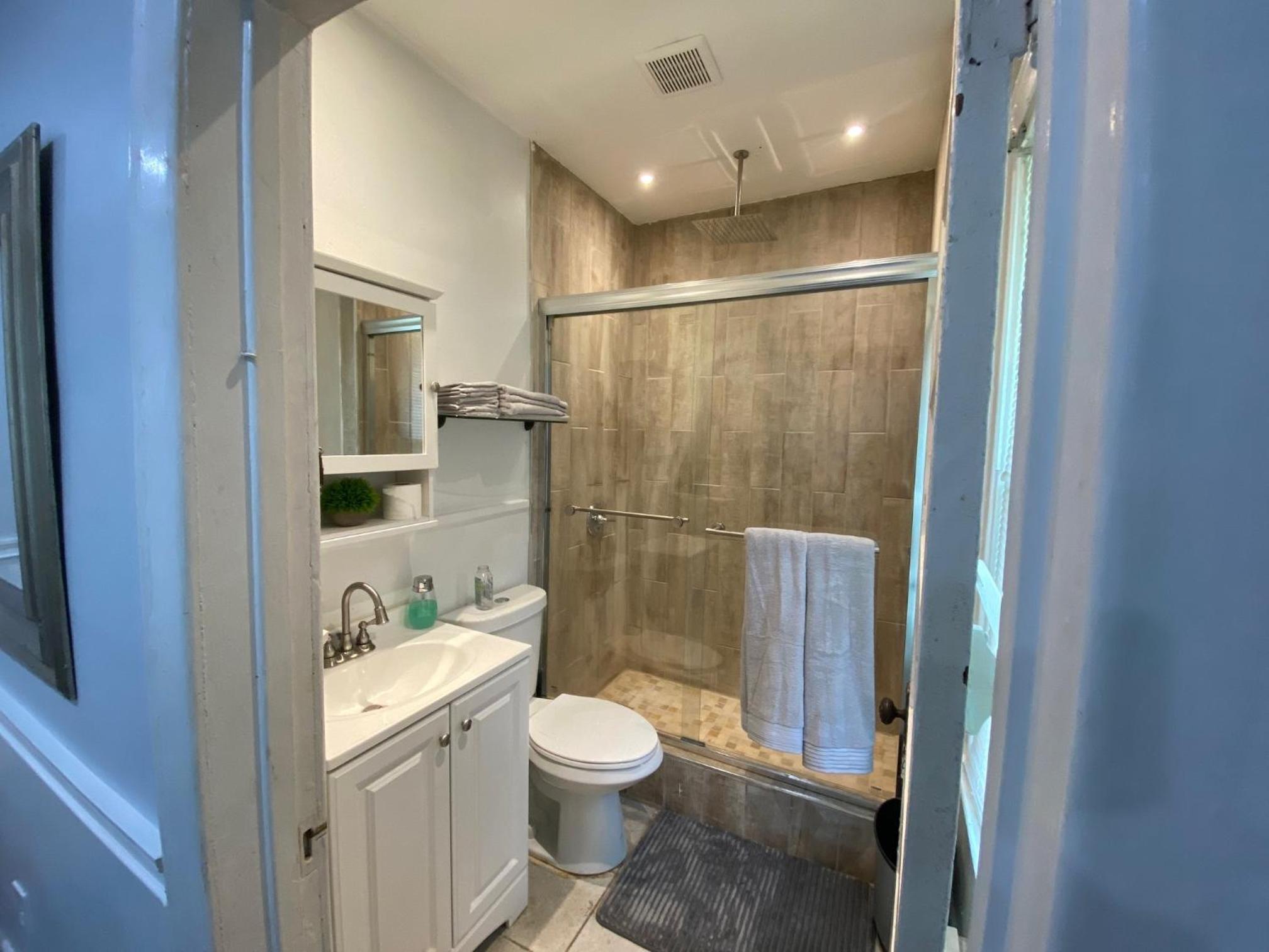 Newburgh Vacations - Lovely 2 Bedroom Cottage Just Off Orange Lake! - Property Image 7