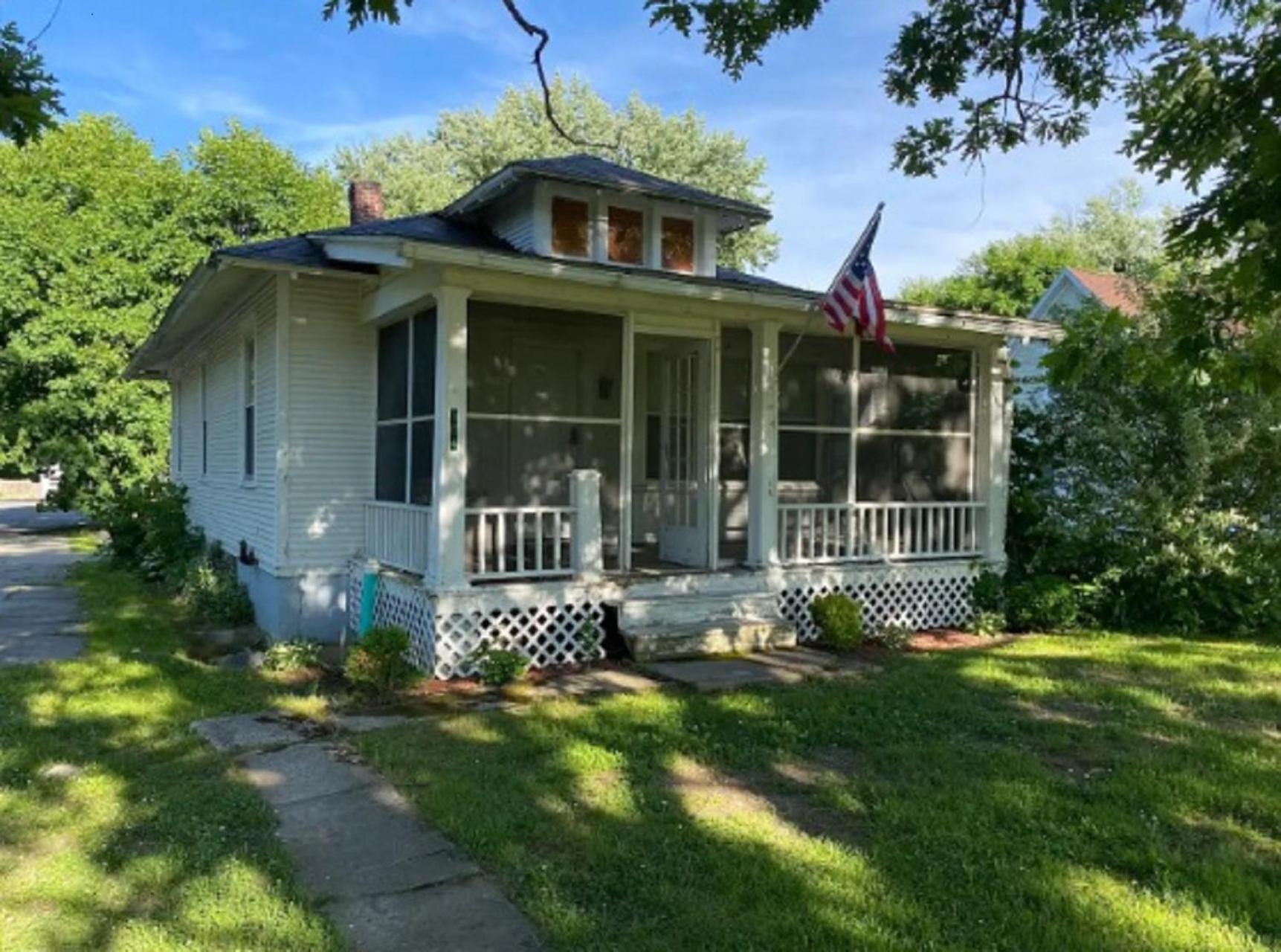 Newburgh Vacations - Lovely 2 Bedroom Cottage Just Off Orange Lake! - Property Image 2