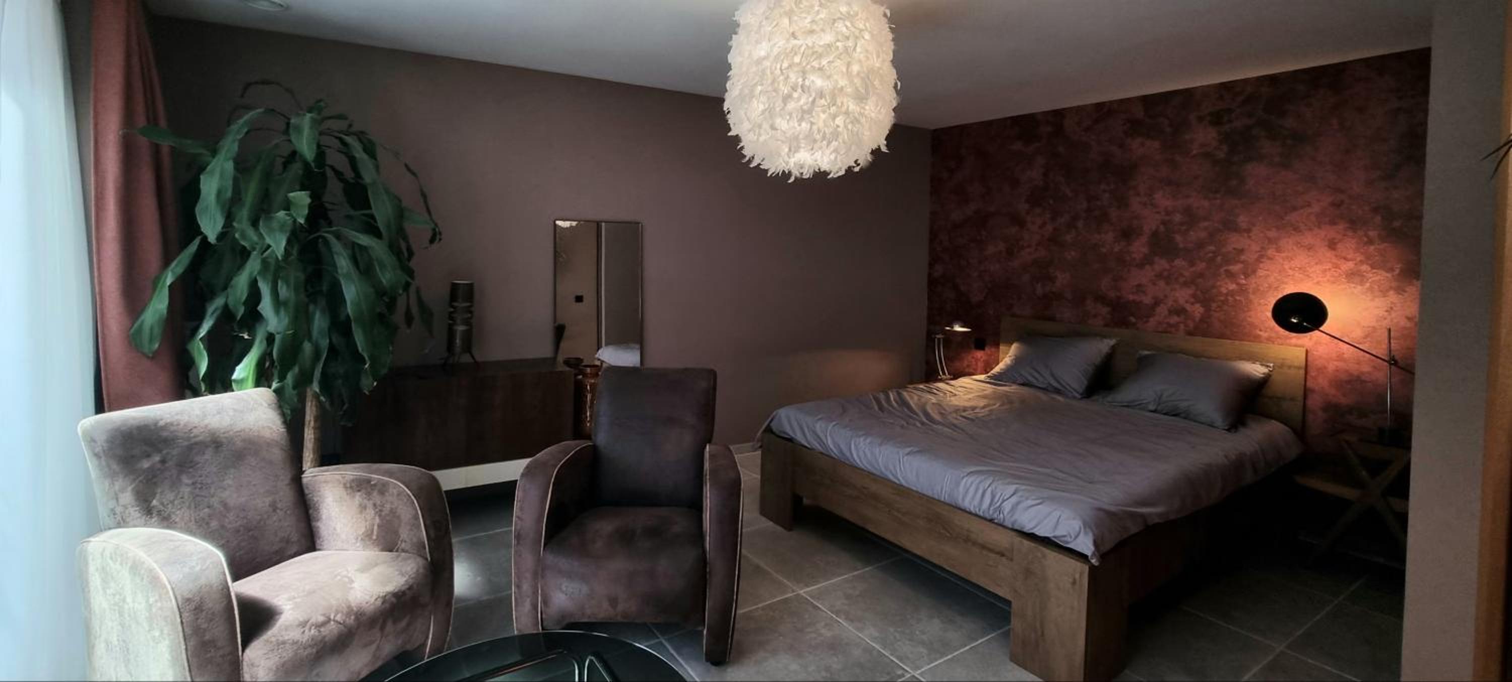 La Chèvre Folle - Lodging in Style with FREE basic breakfast
